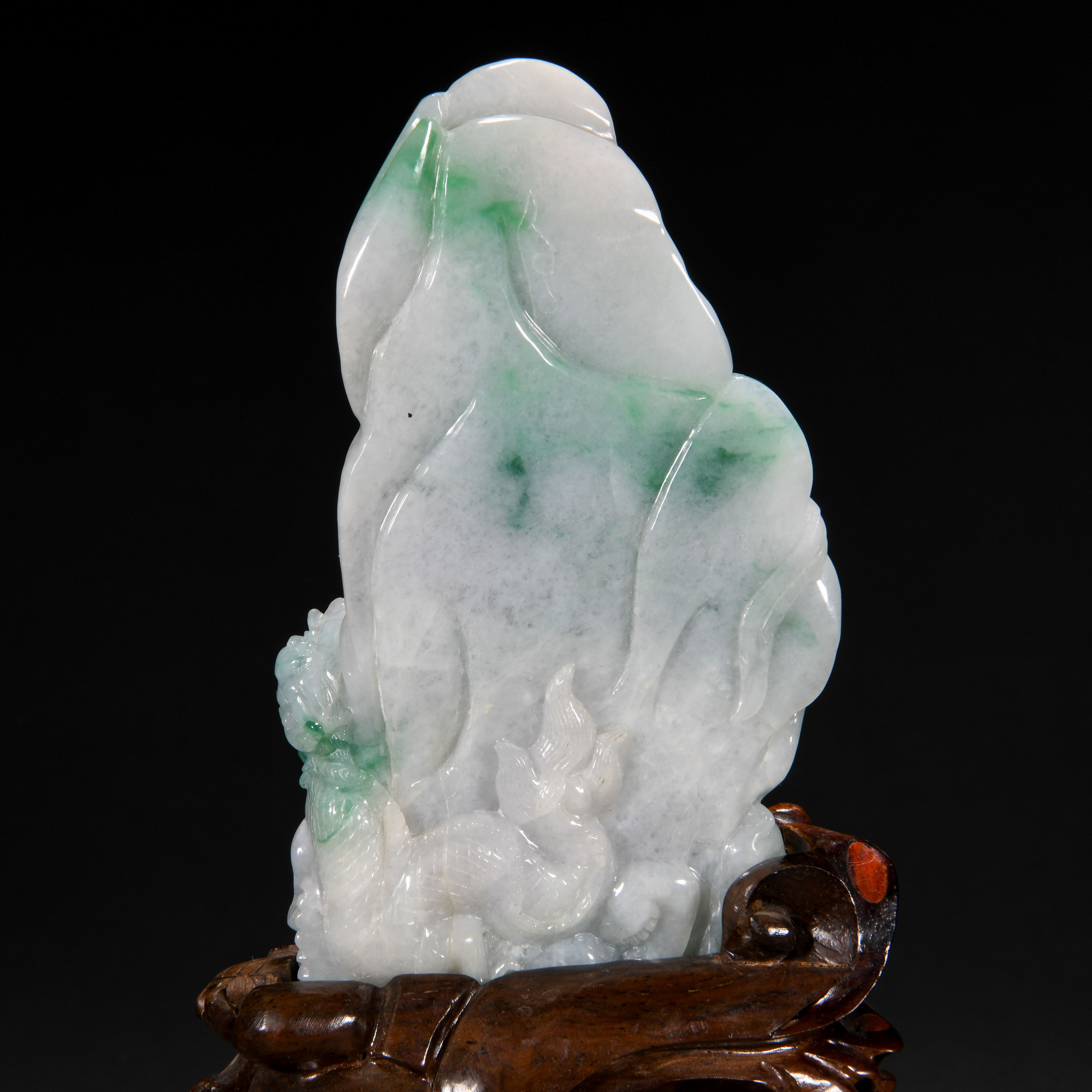 A Chinese Carved Jadeite Guanyin - Image 7 of 9