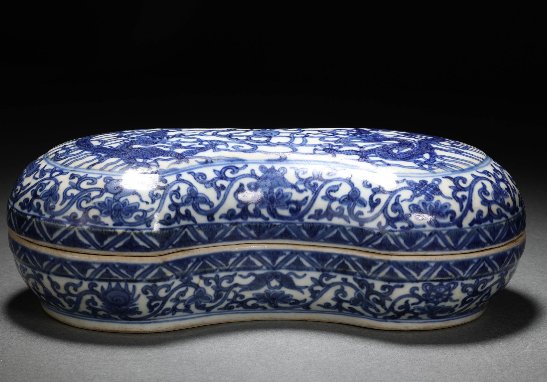 A Chinese Blue and White Dragons Box with Cover - Image 9 of 10