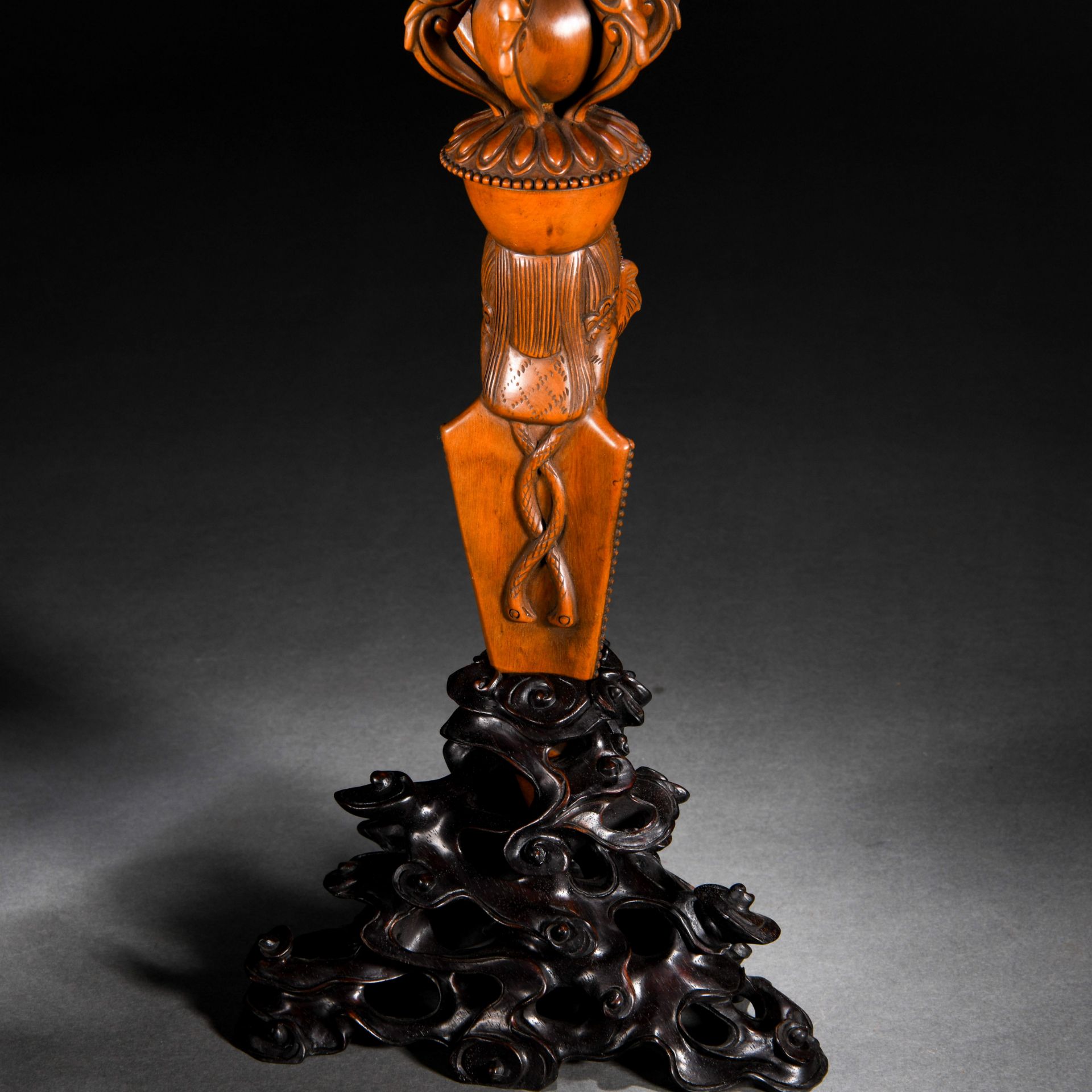 A Chinese Carved Boxwood Vajra - Image 8 of 9