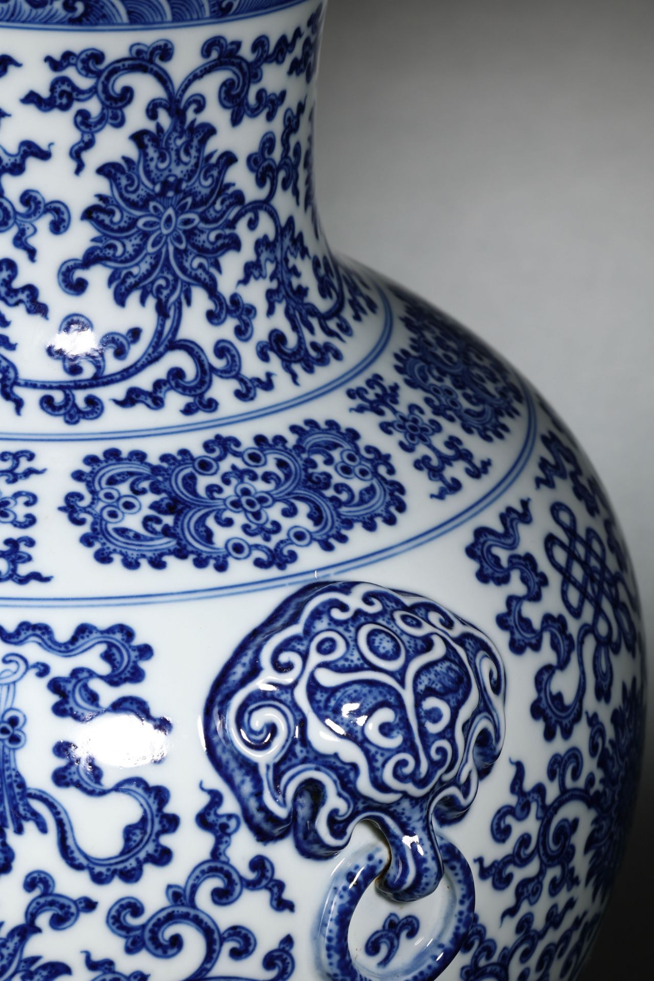 A Chinese Blue and White Lotus Scrolls Zun Vase - Image 5 of 15