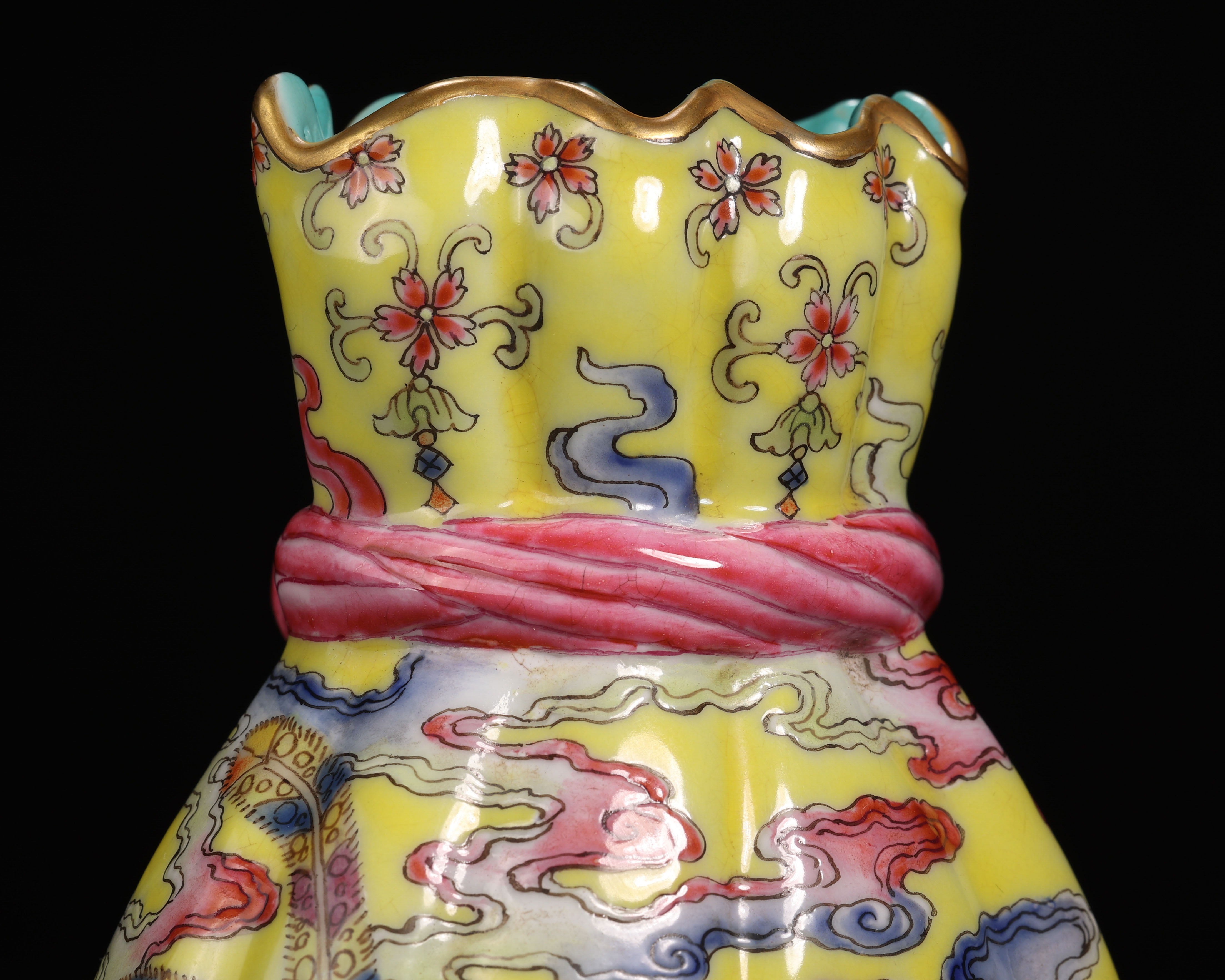 A Chinese Famille Rose and Gilt Ribbon Vase - Image 5 of 11
