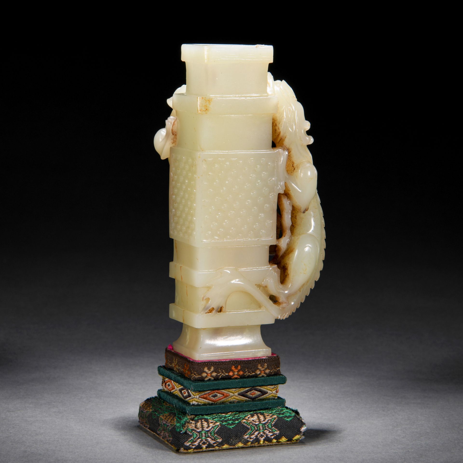 A Chinese Carved Jade Beast Decoration - Image 4 of 10