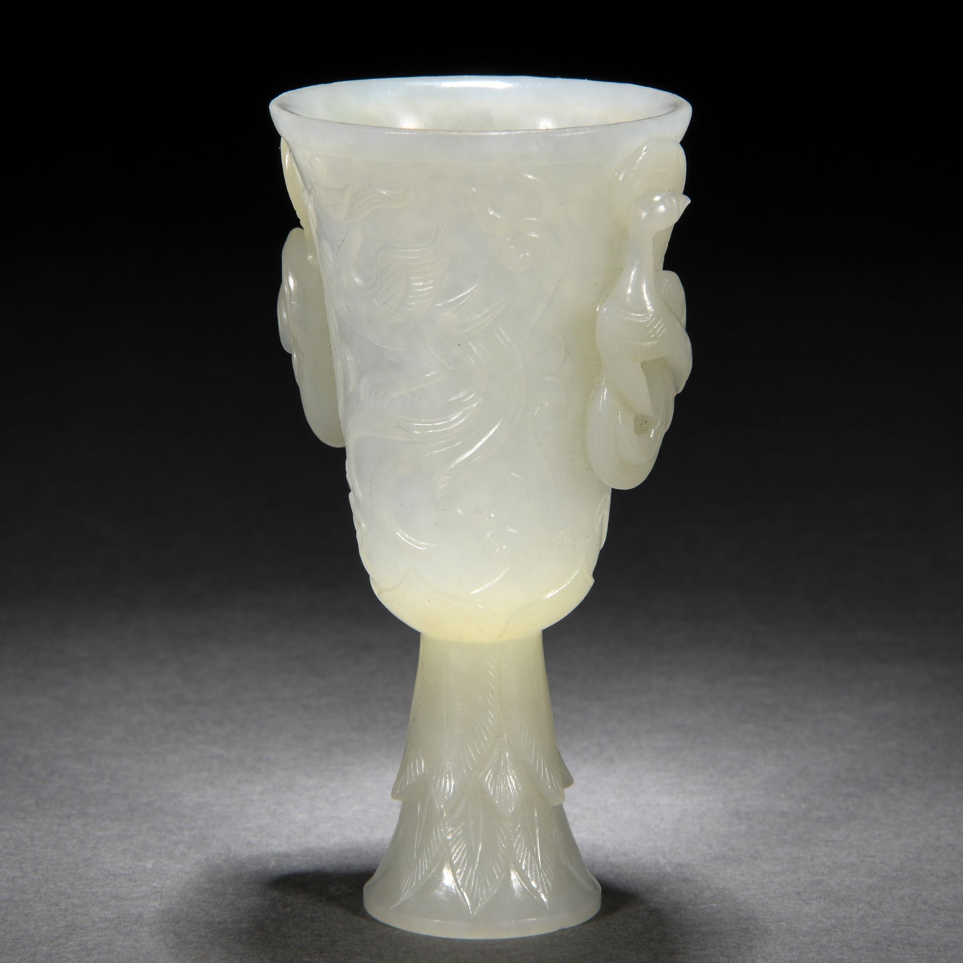 A Chinese Carved White Jade Wine Cup - Bild 4 aus 8