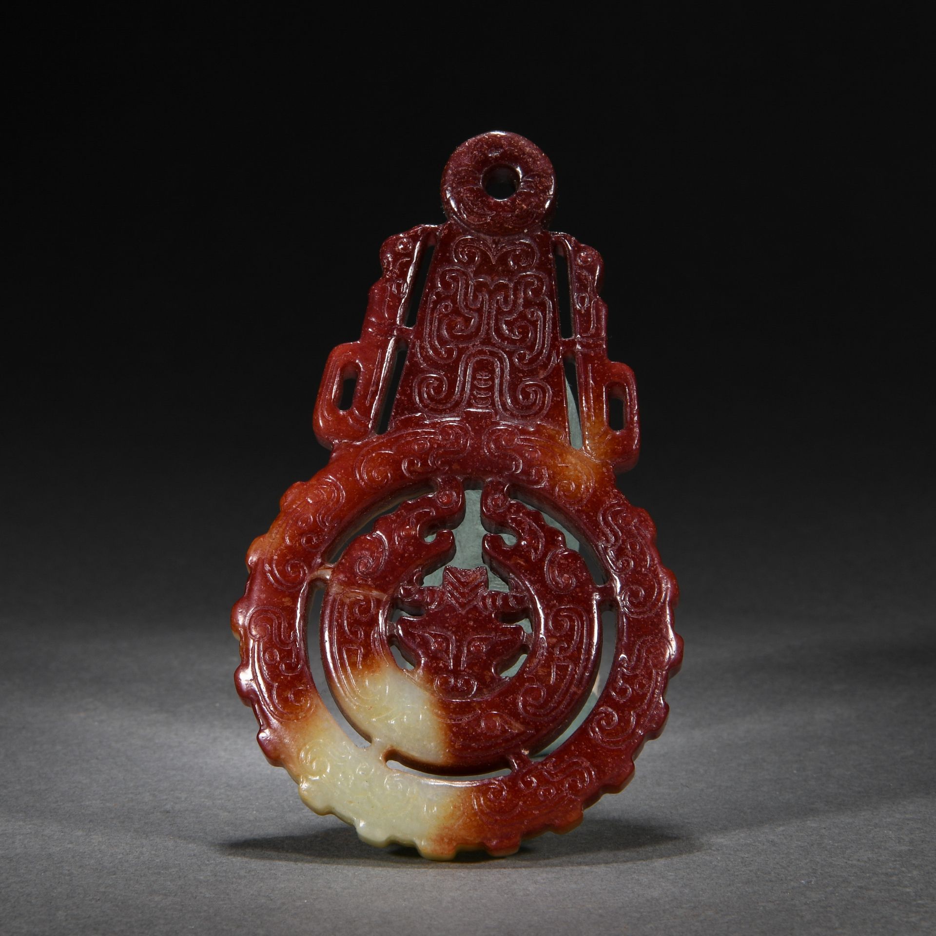 A Chinese Carved Jade Ornament - Bild 6 aus 8