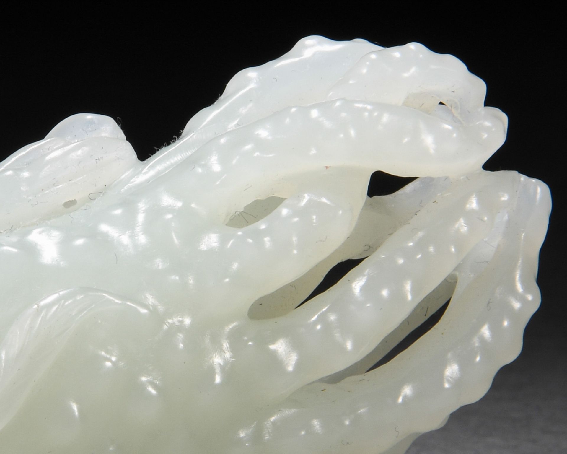 A Chinese Carved White Jade Fingered Citron - Image 2 of 6