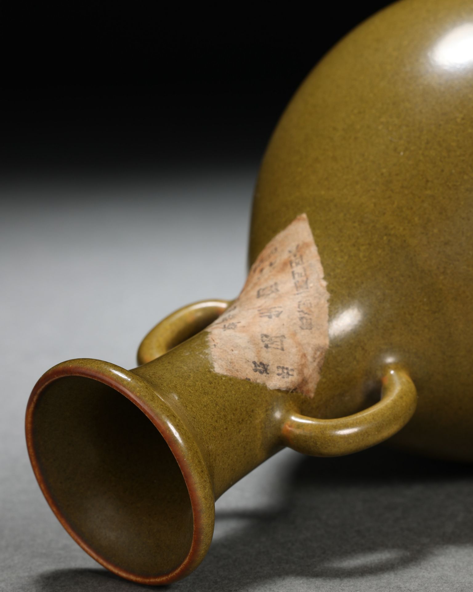A Chinese Tea-dust Glaze Vase Yuhuchunping - Image 5 of 7