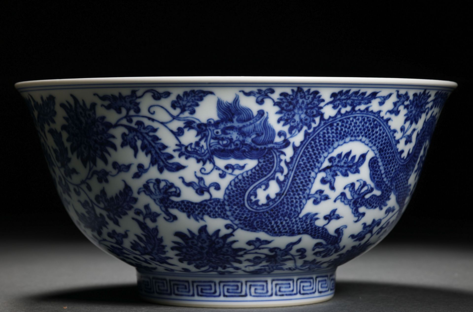 A Chinese Blue and White Floral and Dragons Bowl - Image 12 of 12
