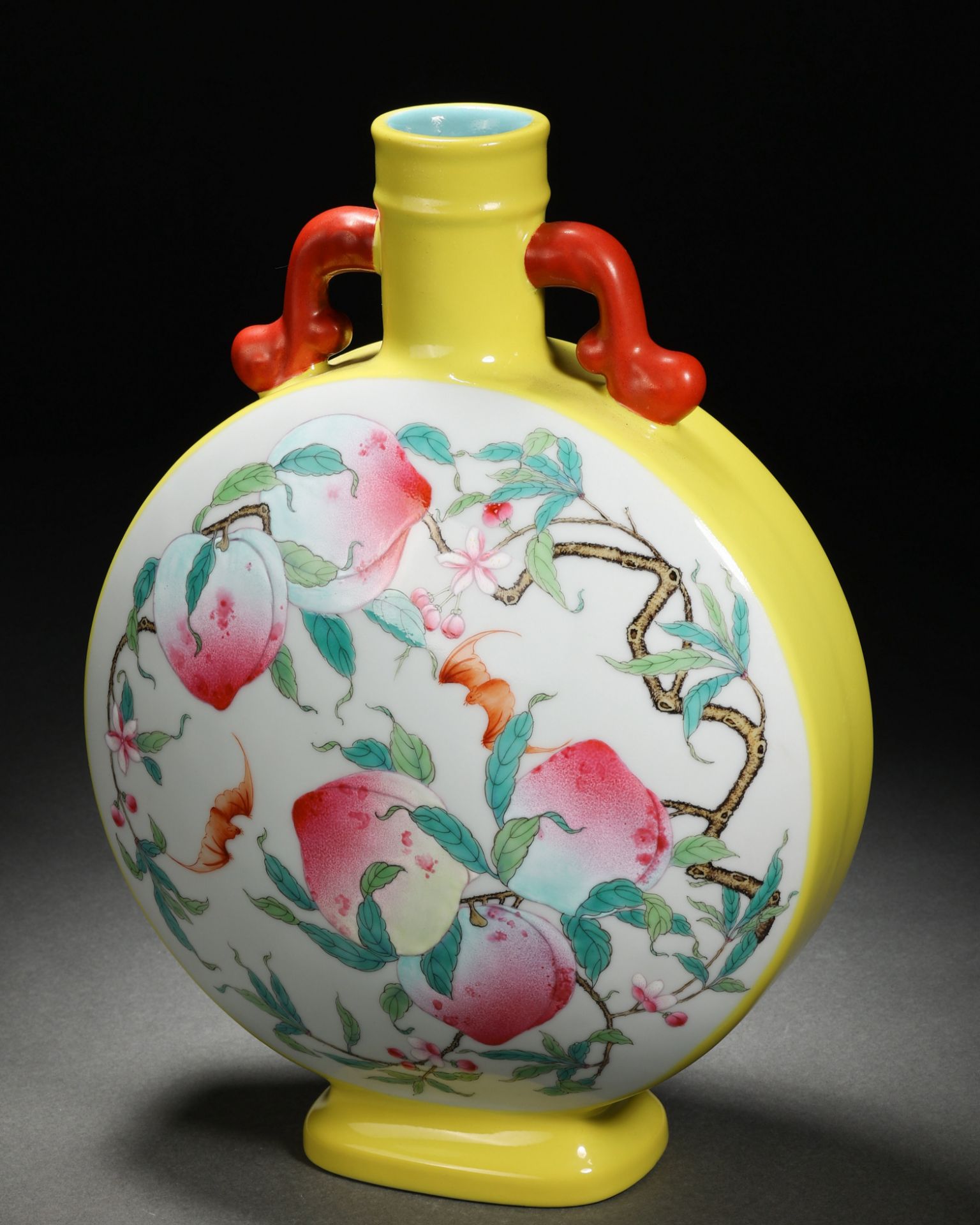 A Chinese Famille Rose Peaches Moon Flask - Bild 2 aus 10