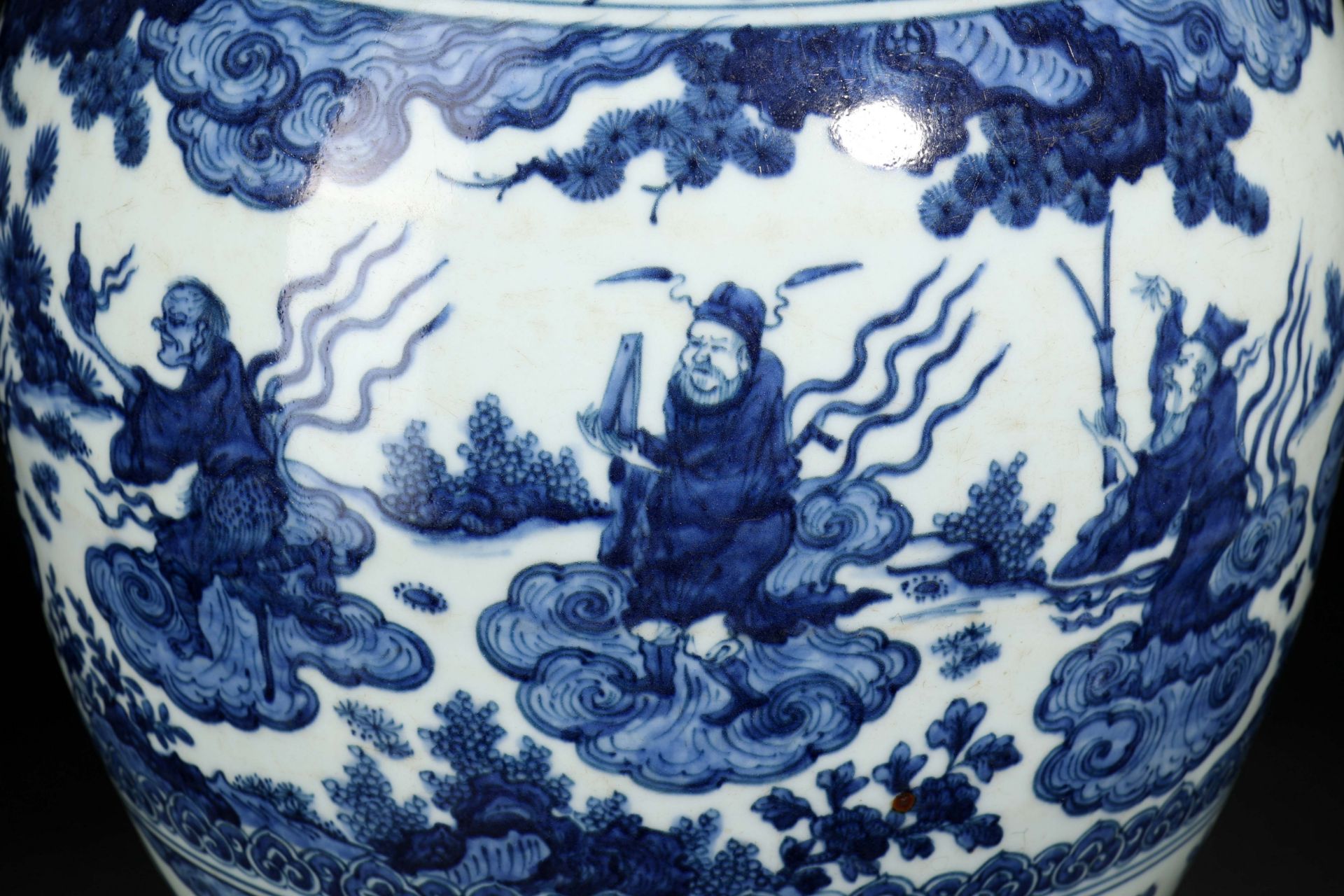 A Chinese Blue and White Figural Story Vase Meiping - Bild 6 aus 11