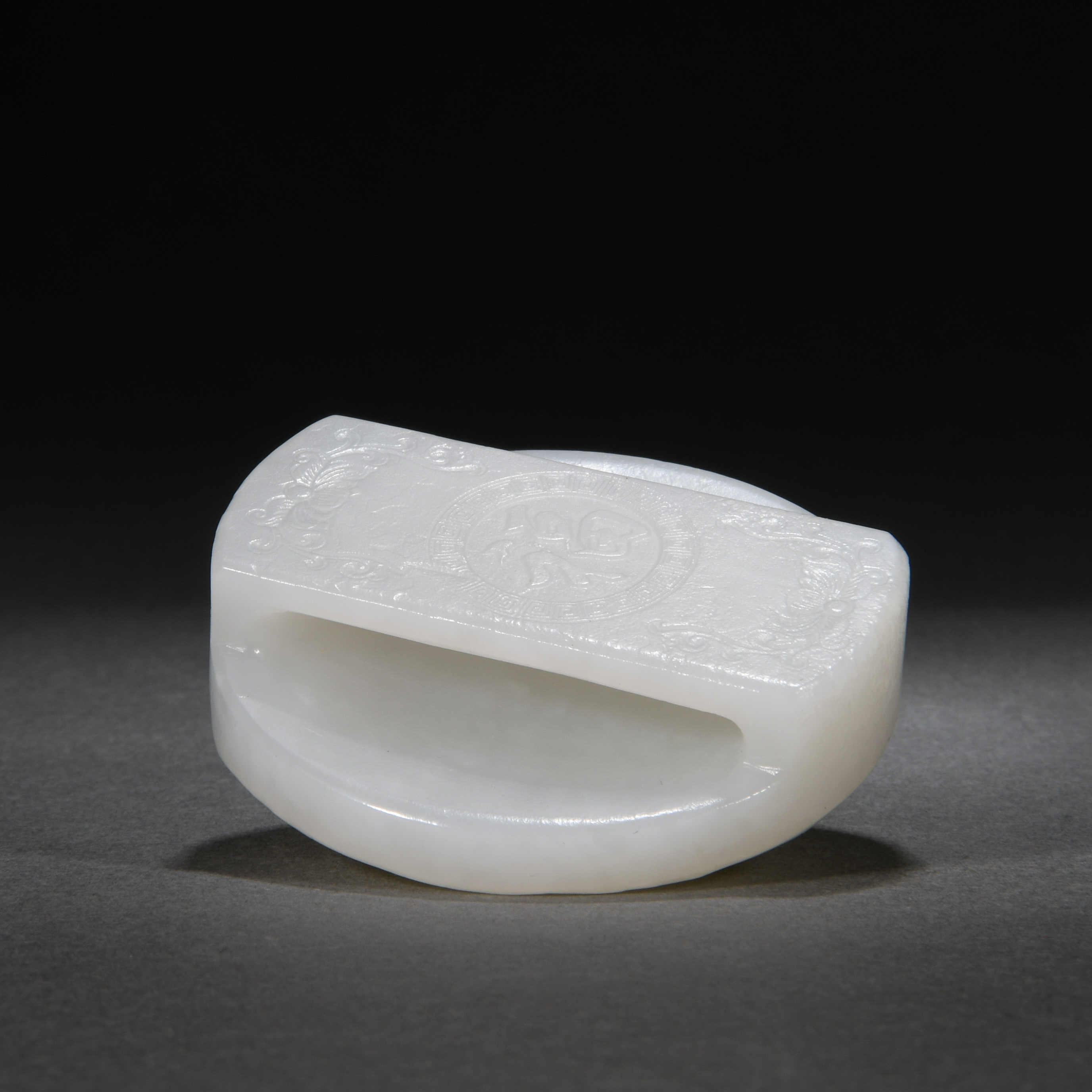 A Chinese Carved White Jade Belthook - Image 6 of 7