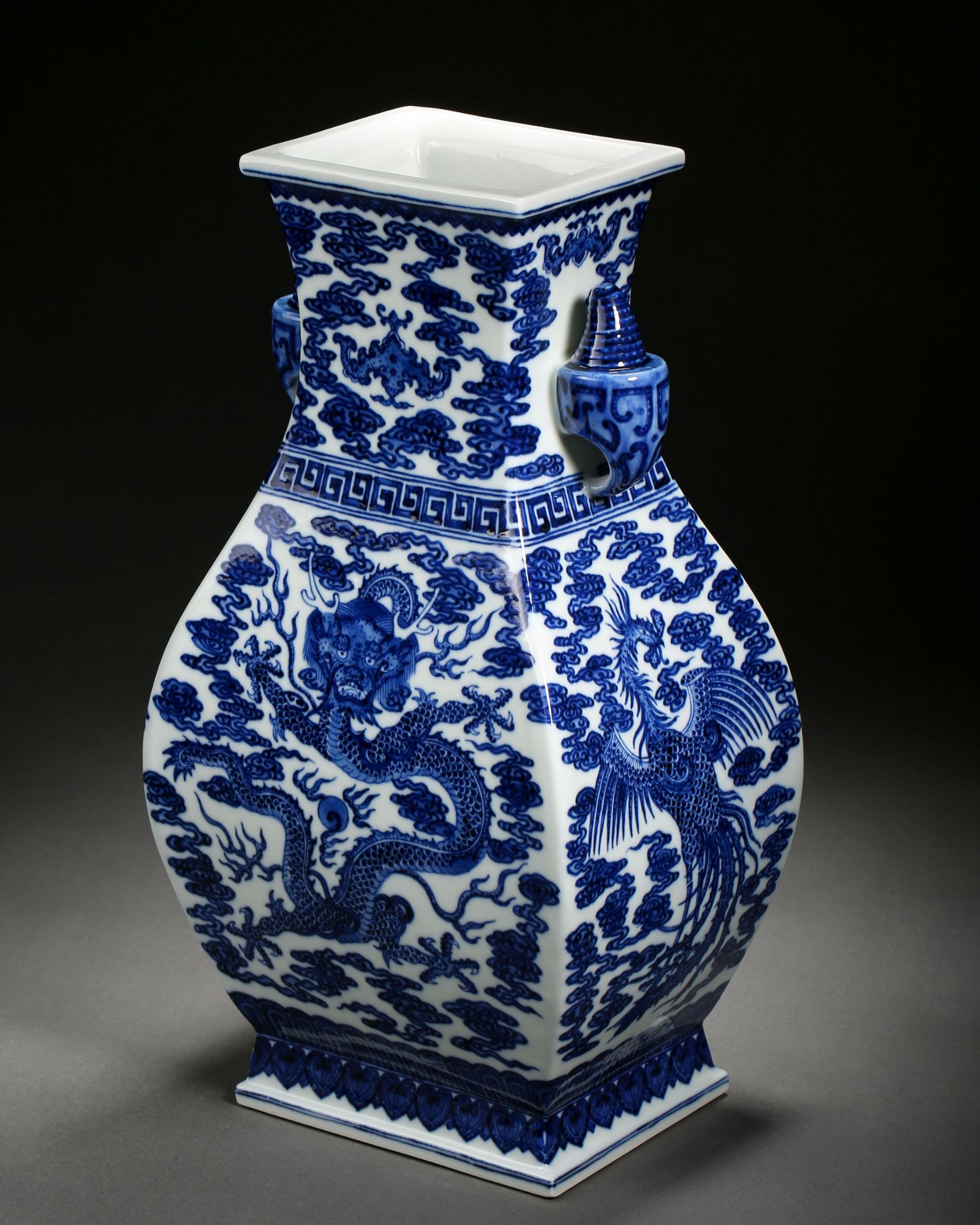 A Chinese Blue and White Dragon and Phoenix Vase Qianlong Mark - Bild 3 aus 11