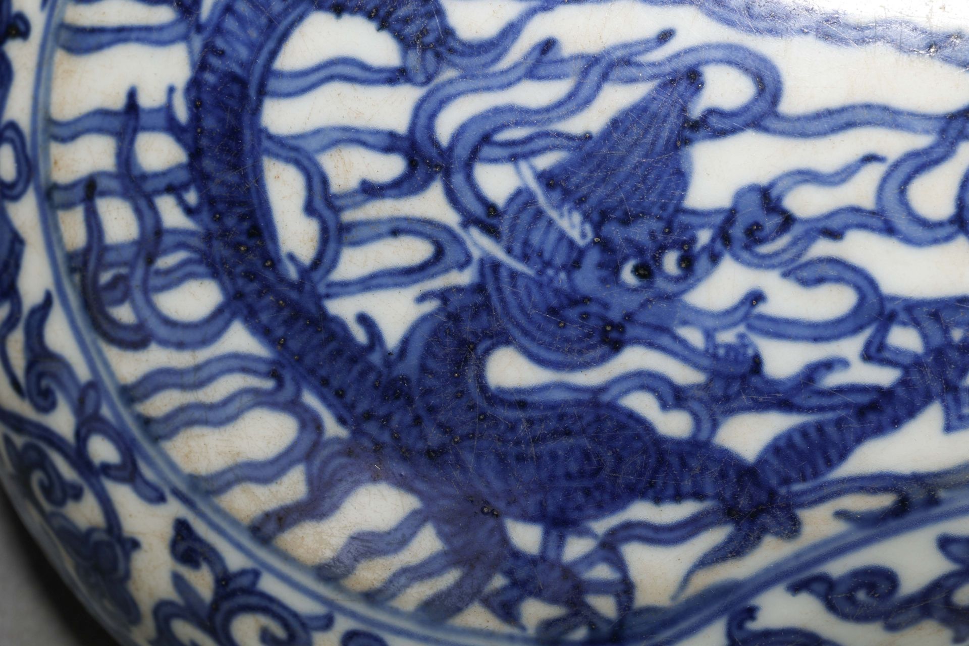 A Chinese Blue and White Dragons Box with Cover - Image 7 of 10