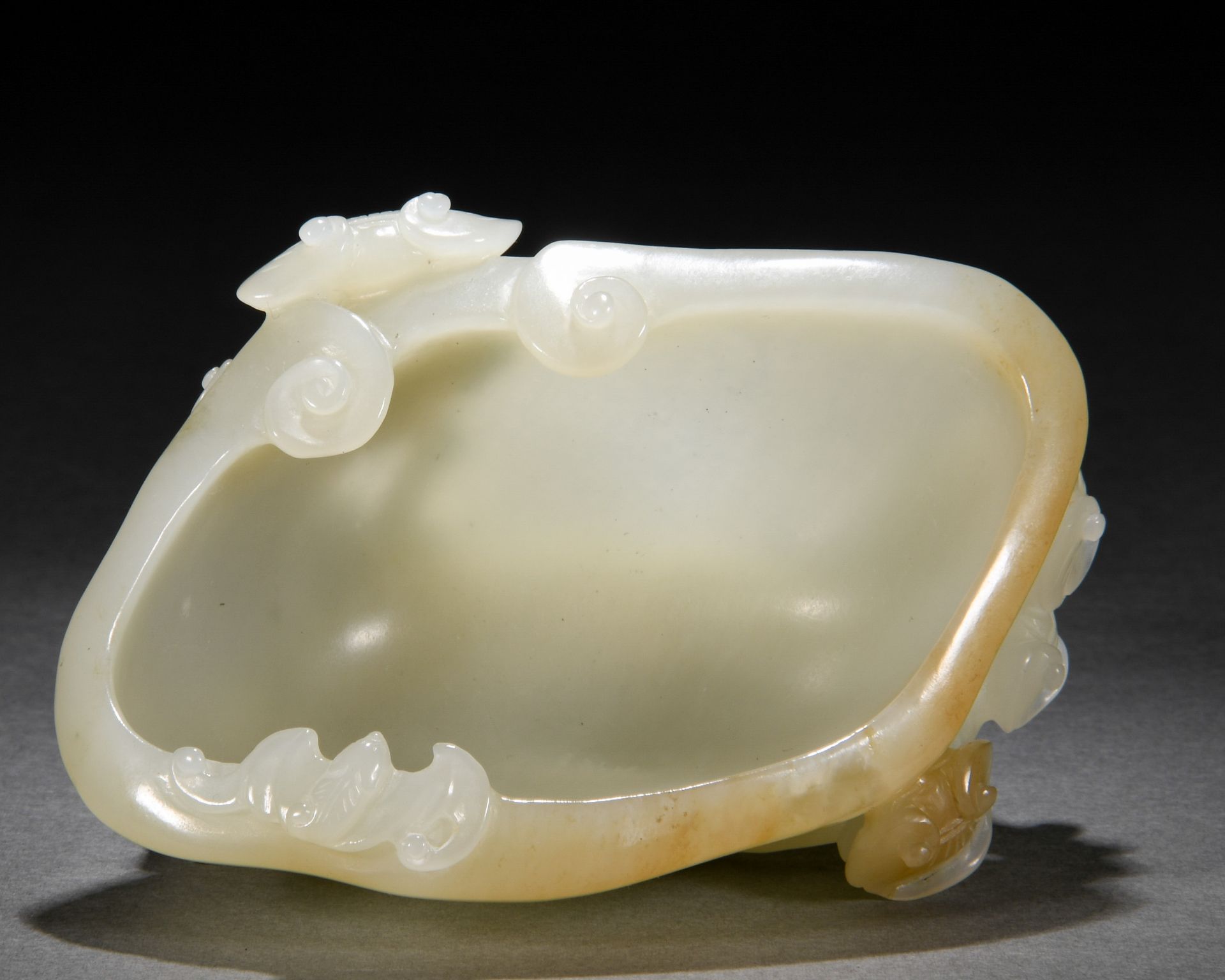 A Chinese Carved White Jade Washer - Image 7 of 8