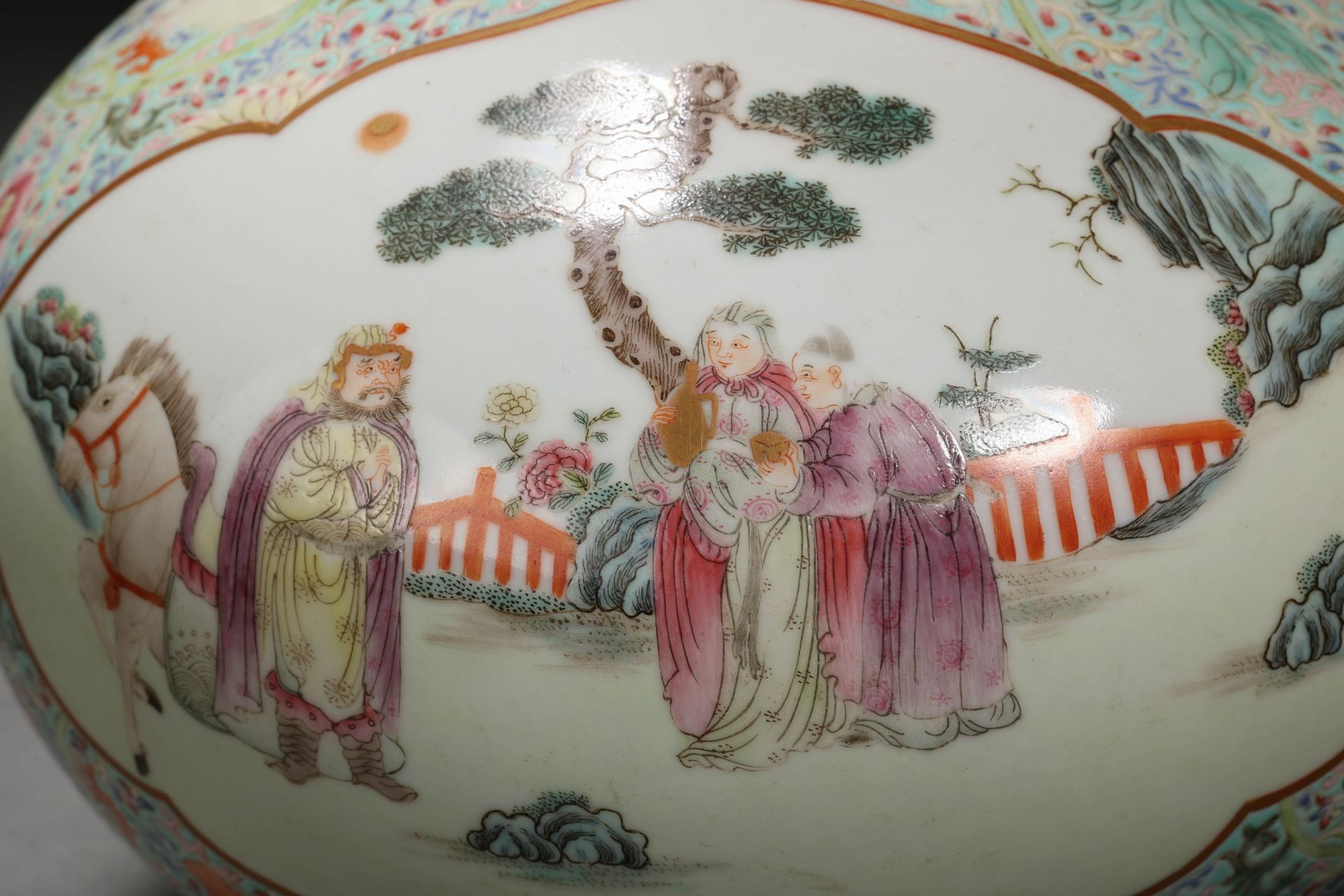 A Chinese Famille Rose Figural Story Decorative Vase - Bild 8 aus 13