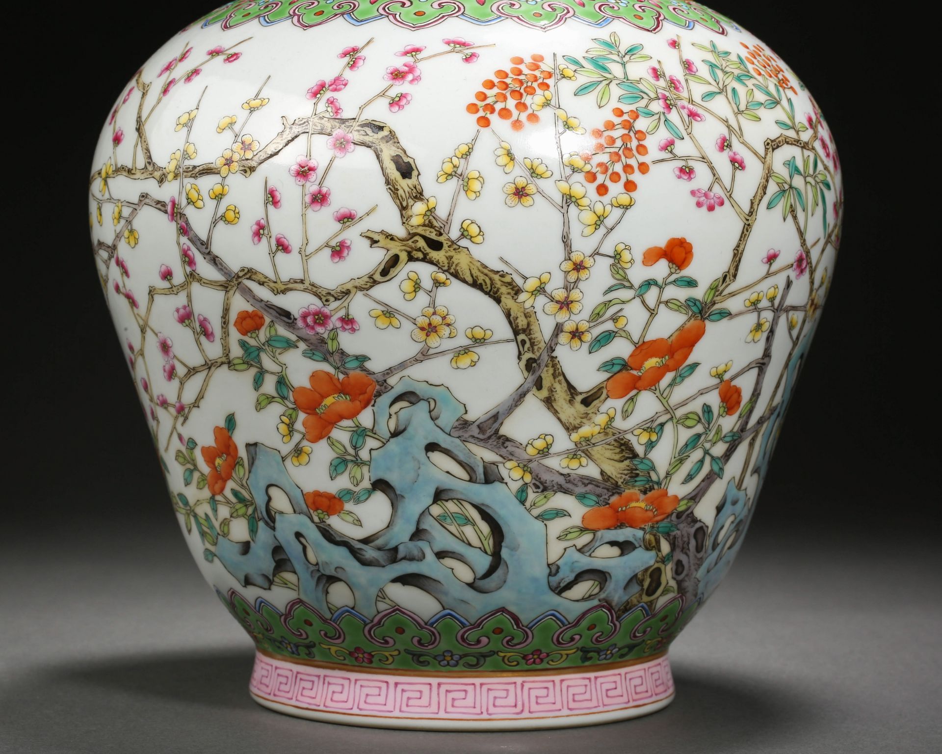 A Chinese Famille Rose Florette and Rock Vase - Bild 5 aus 11