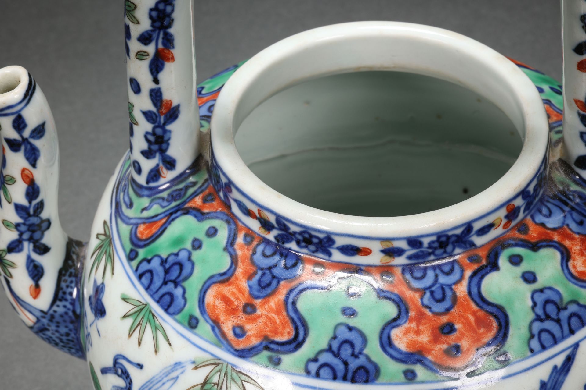 A Chinese Famille Verte Lotus Pond Teapot - Bild 9 aus 12
