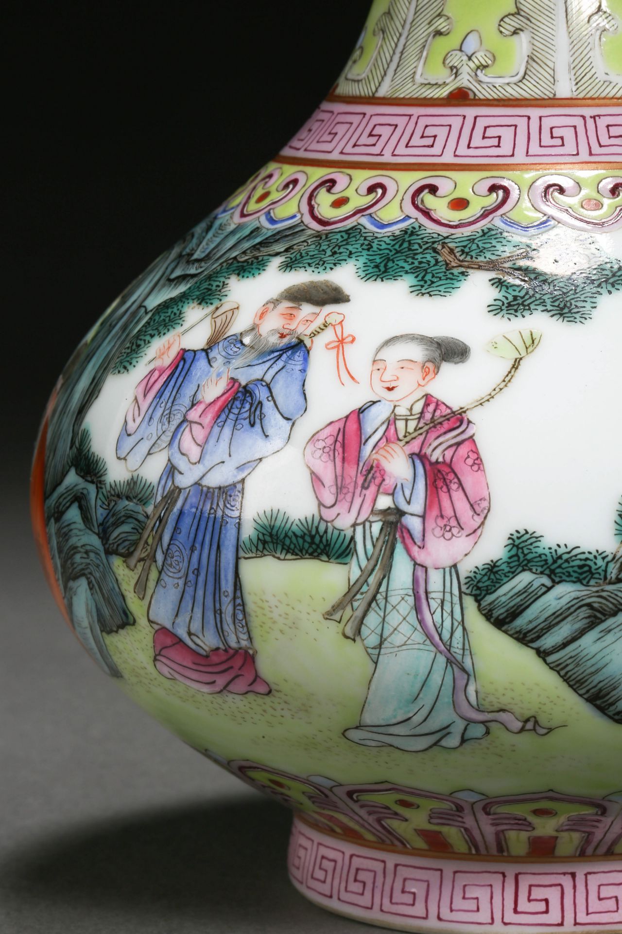 A Chinese Famille Rose Landscape Vase - Bild 5 aus 9