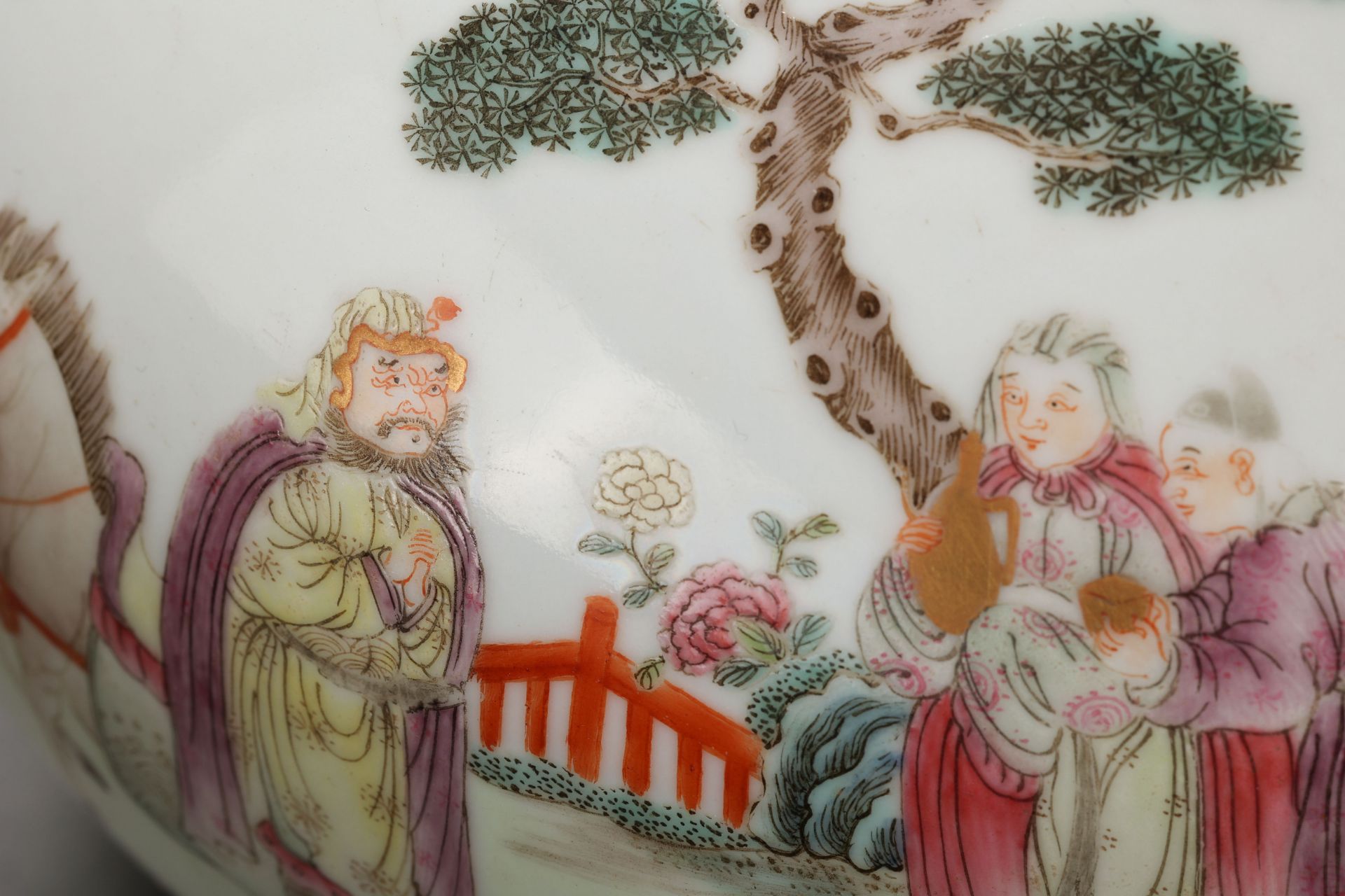 A Chinese Famille Rose Figural Story Decorative Vase - Bild 9 aus 13