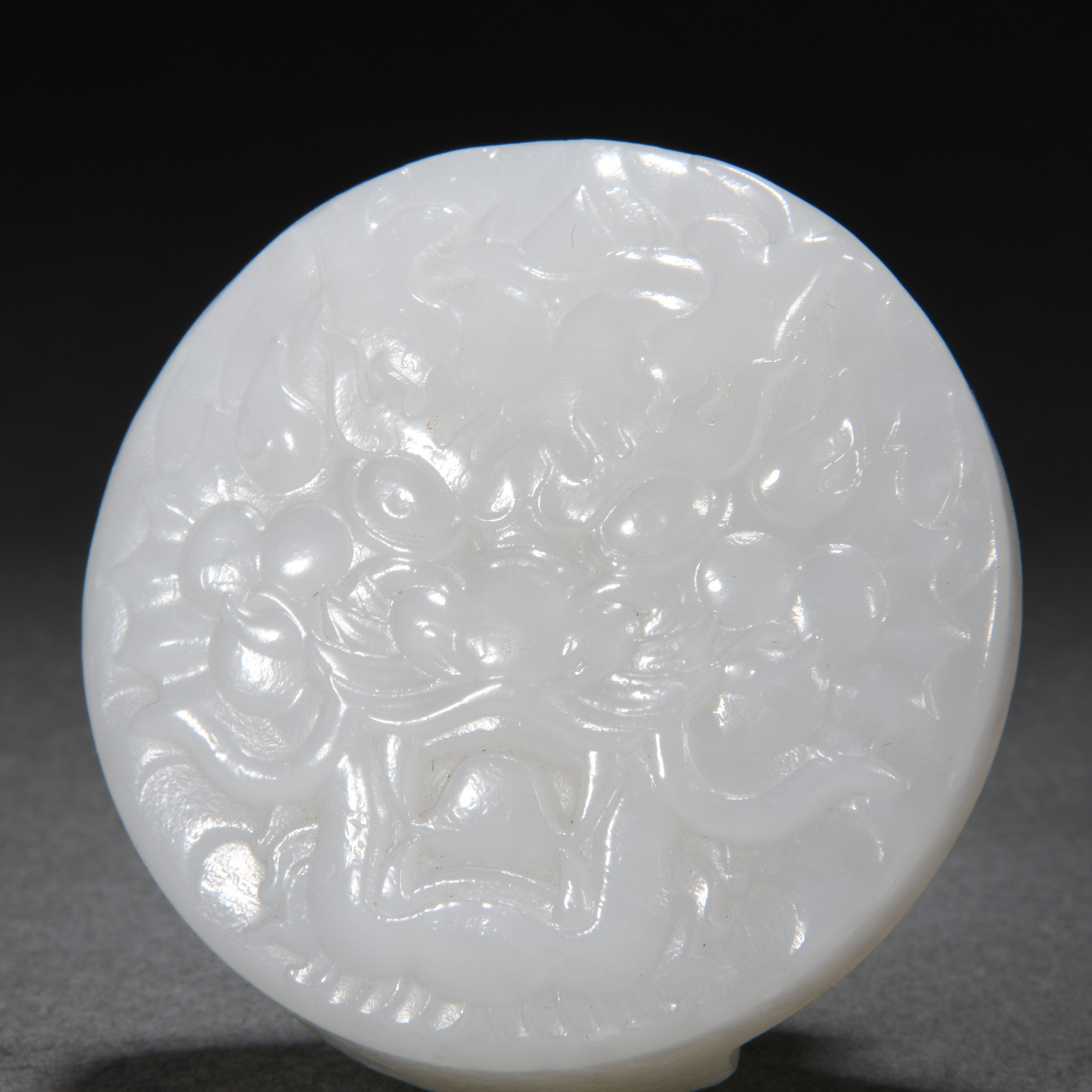 A Chinese Carved White Jade Belthook - Image 3 of 7