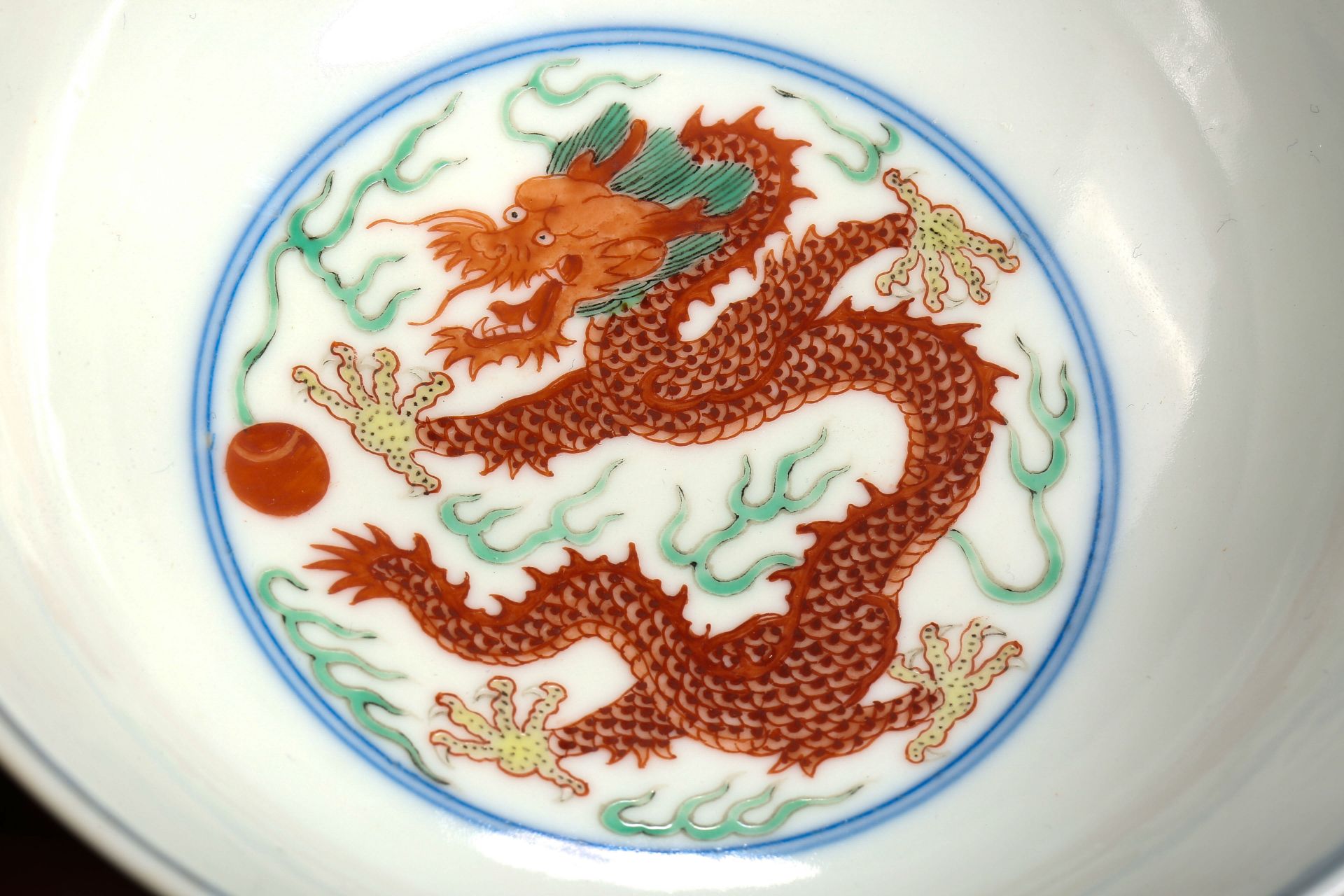 A Chinese Famille Rose Dragon Bowl - Bild 8 aus 10