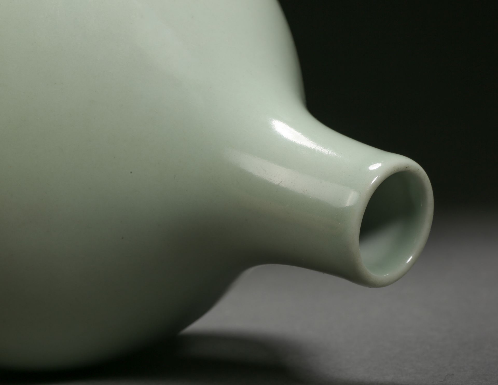 A Chinese Celadon Glaze Double Gourds Vase - Bild 5 aus 7