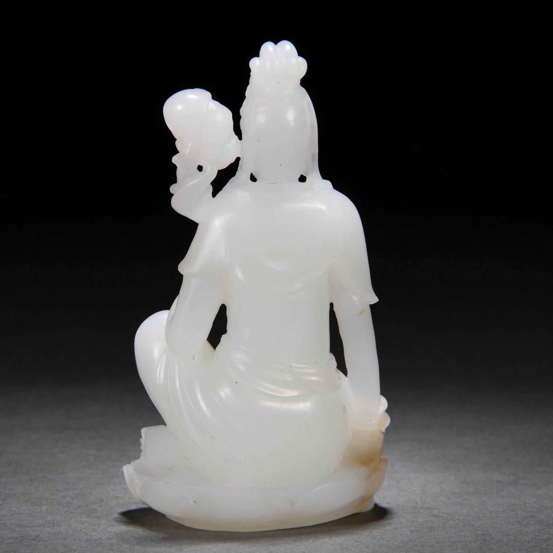 A Chinese Carved White Jade Seated Guanyin - Image 8 of 9