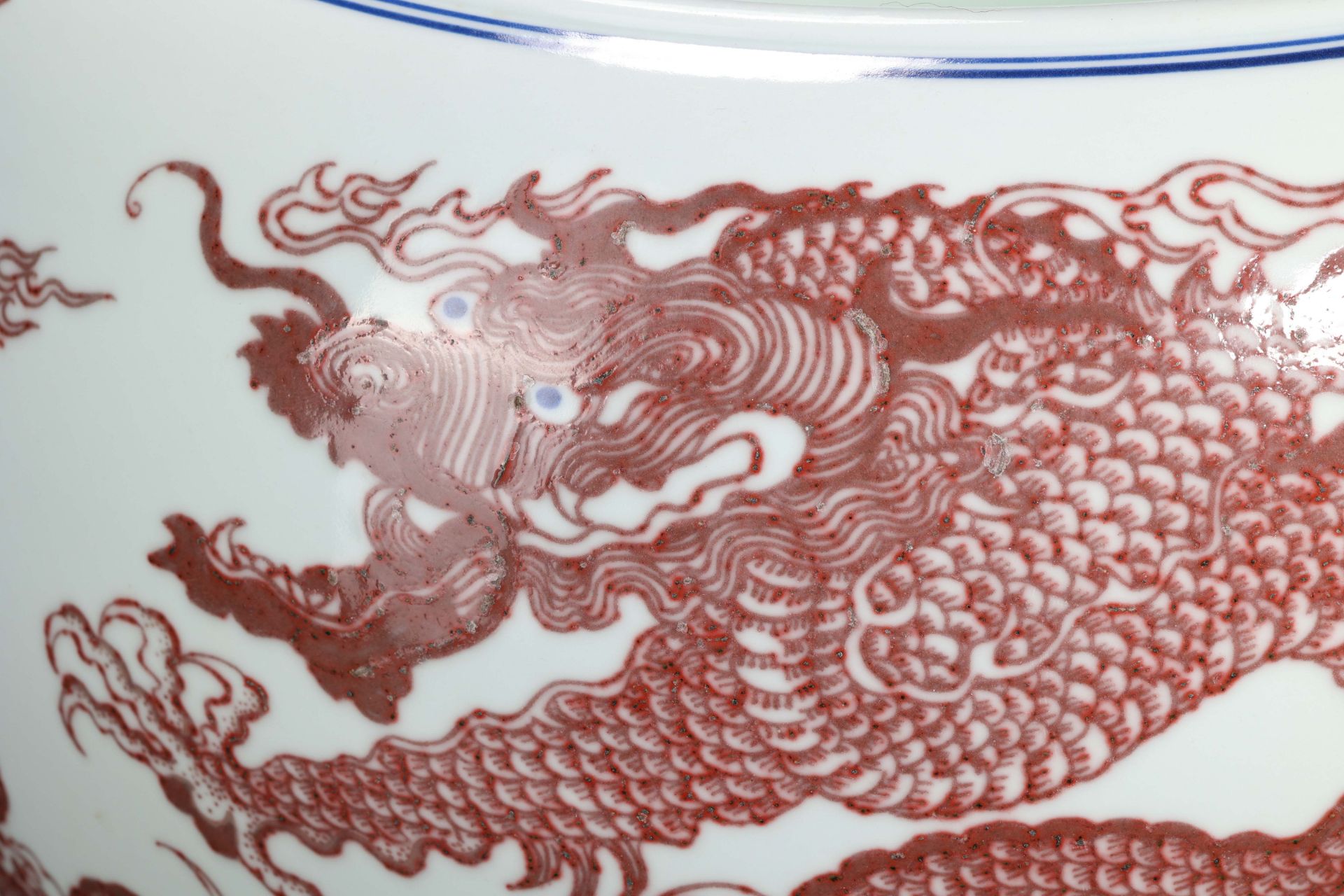 A Chinese Copper Red Dragon Jar - Bild 6 aus 9