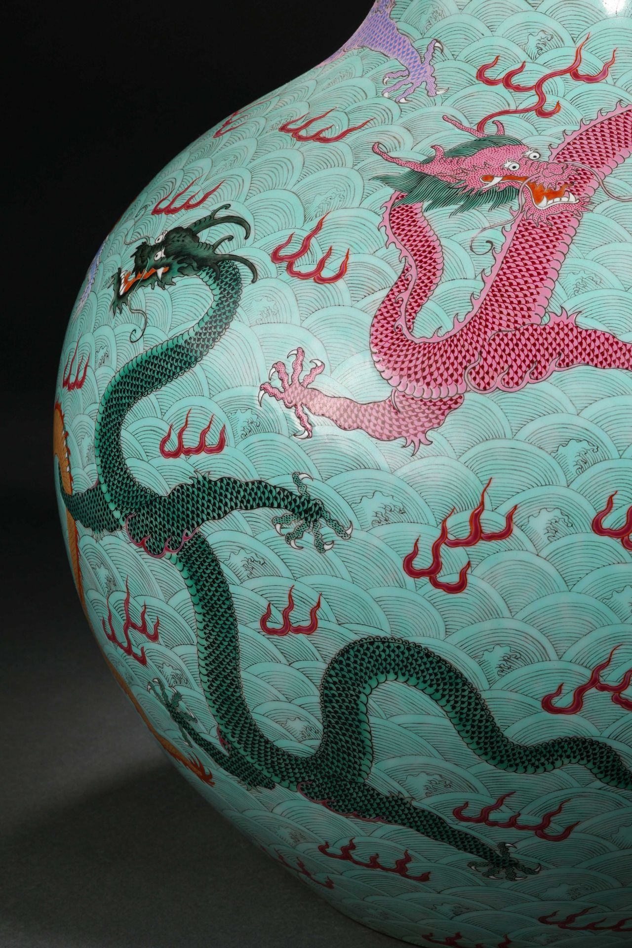 A Chinese Famille Rose and Gilt Dragon Globular Vase - Image 6 of 16