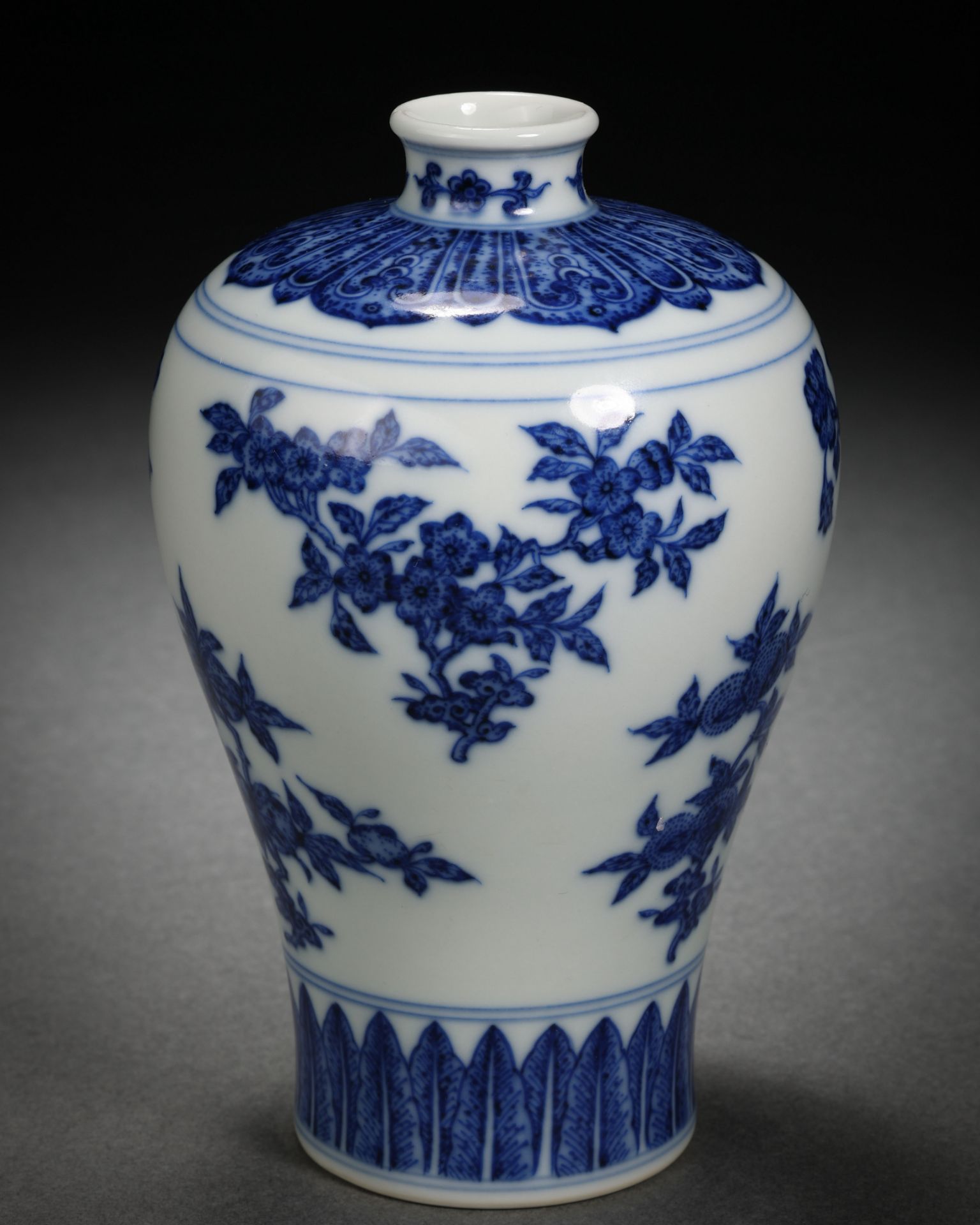 A Chinese Blue and White Fruits Vase Meiping - Bild 4 aus 9