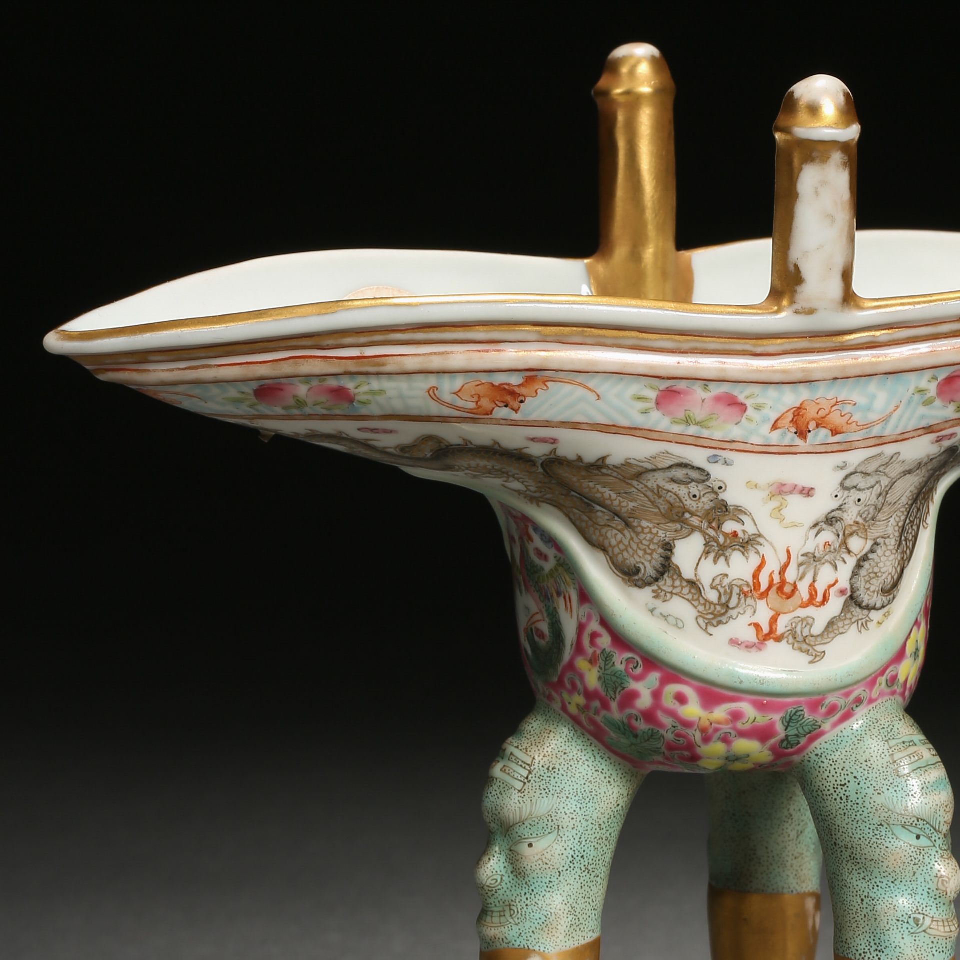 A Chinese Famille Rose and Gilt Wine Vessel Jue - Bild 2 aus 10