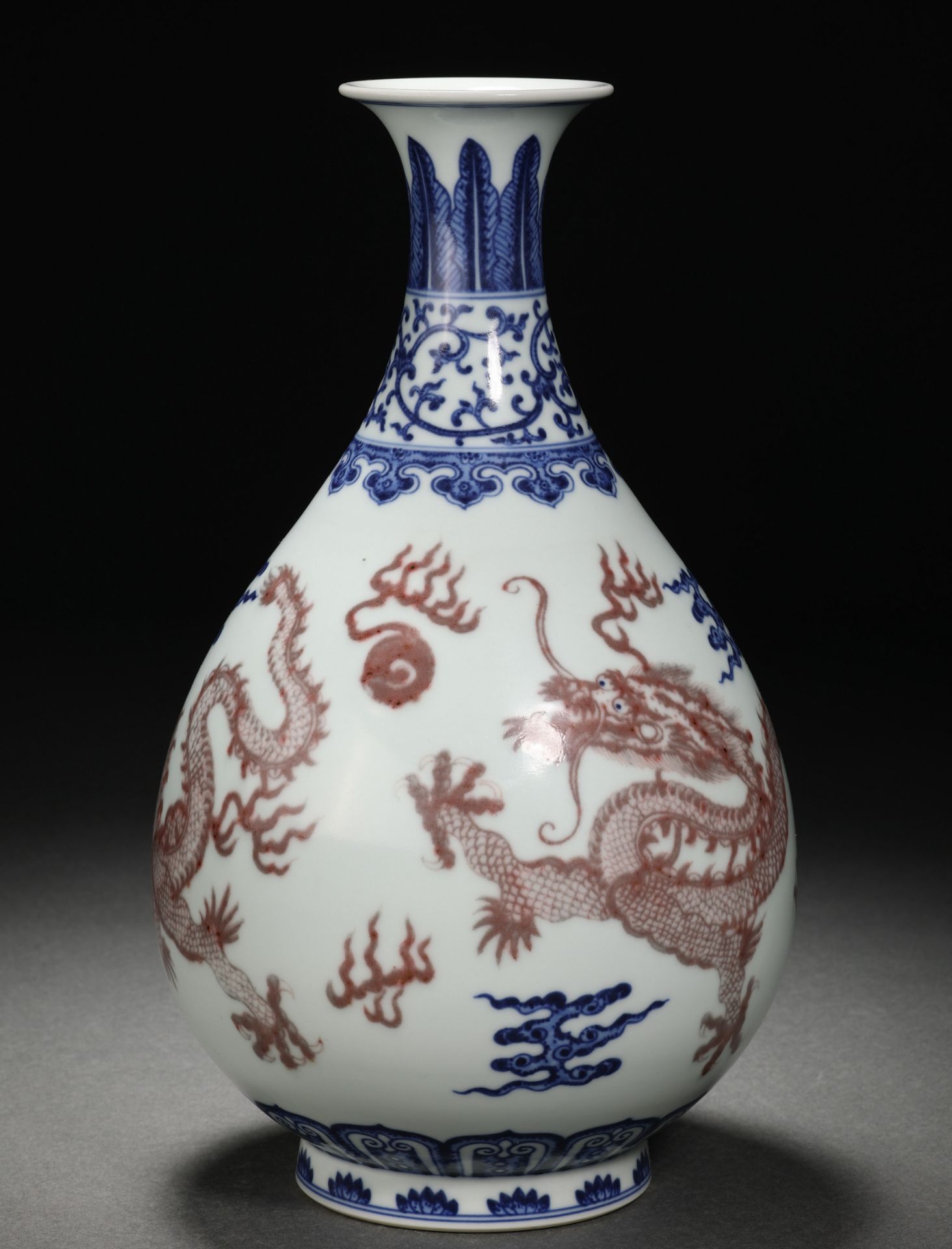 A Chinese Underglaze Blue and Copper Red Vase Yuhuchunping - Image 4 of 10