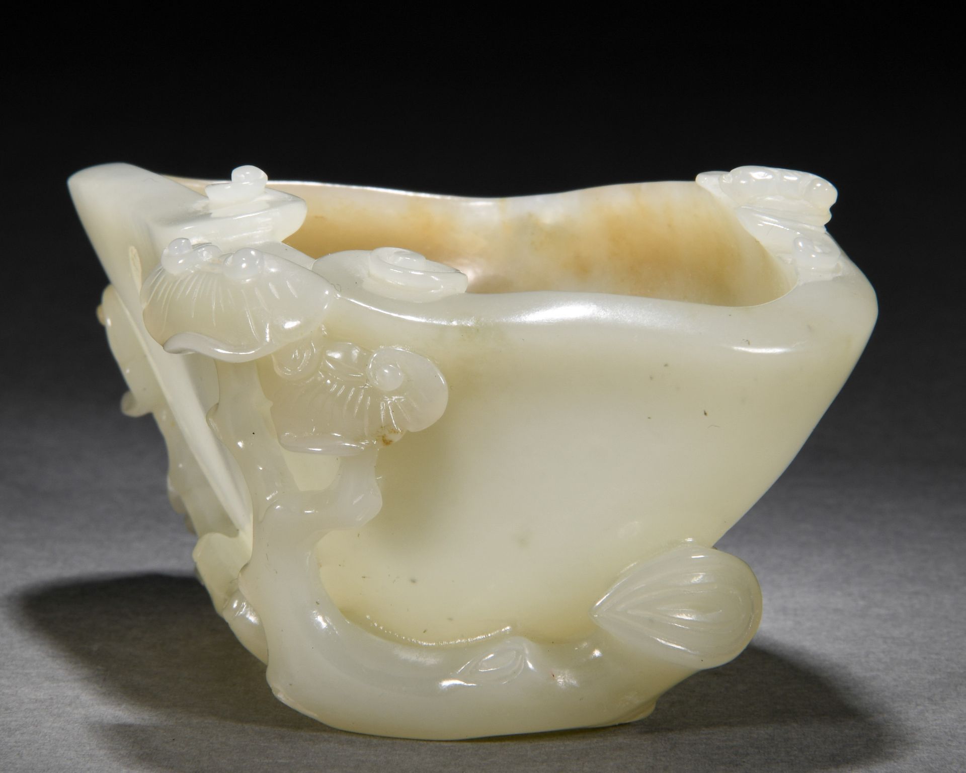 A Chinese Carved White Jade Washer - Image 5 of 8