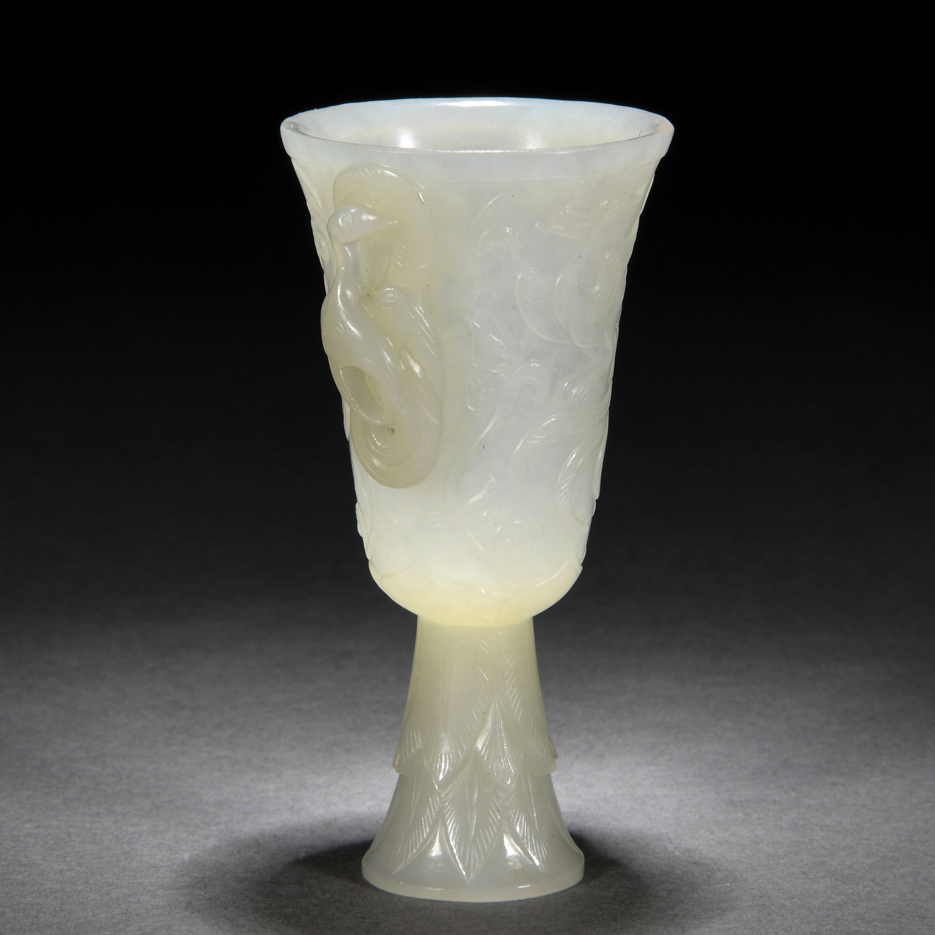 A Chinese Carved White Jade Wine Cup - Bild 2 aus 8