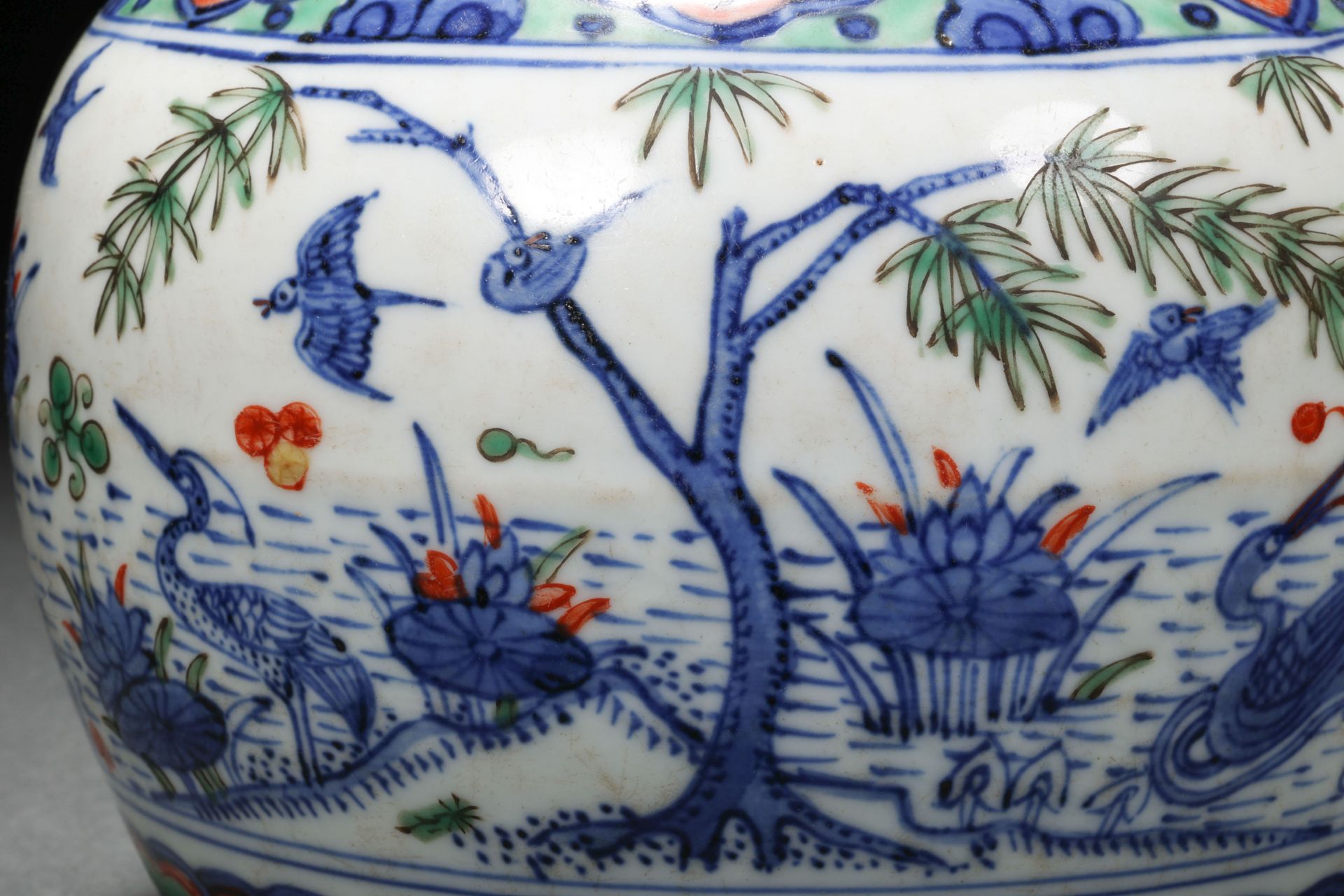 A Chinese Famille Verte Lotus Pond Teapot - Bild 6 aus 12