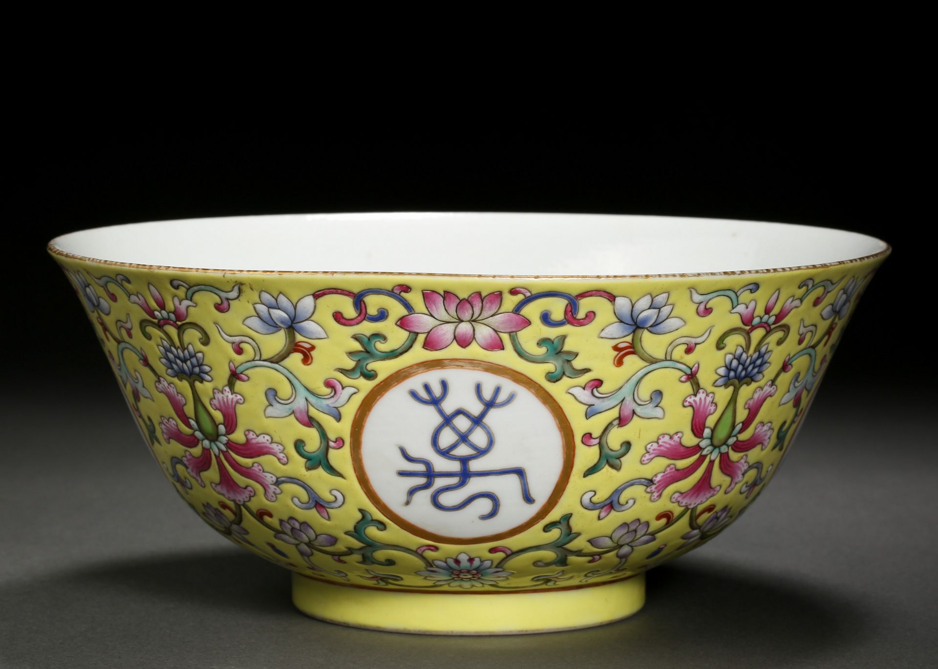 A Chinese Yellow Ground and Famille Rose Longevity Bowl - Bild 3 aus 9
