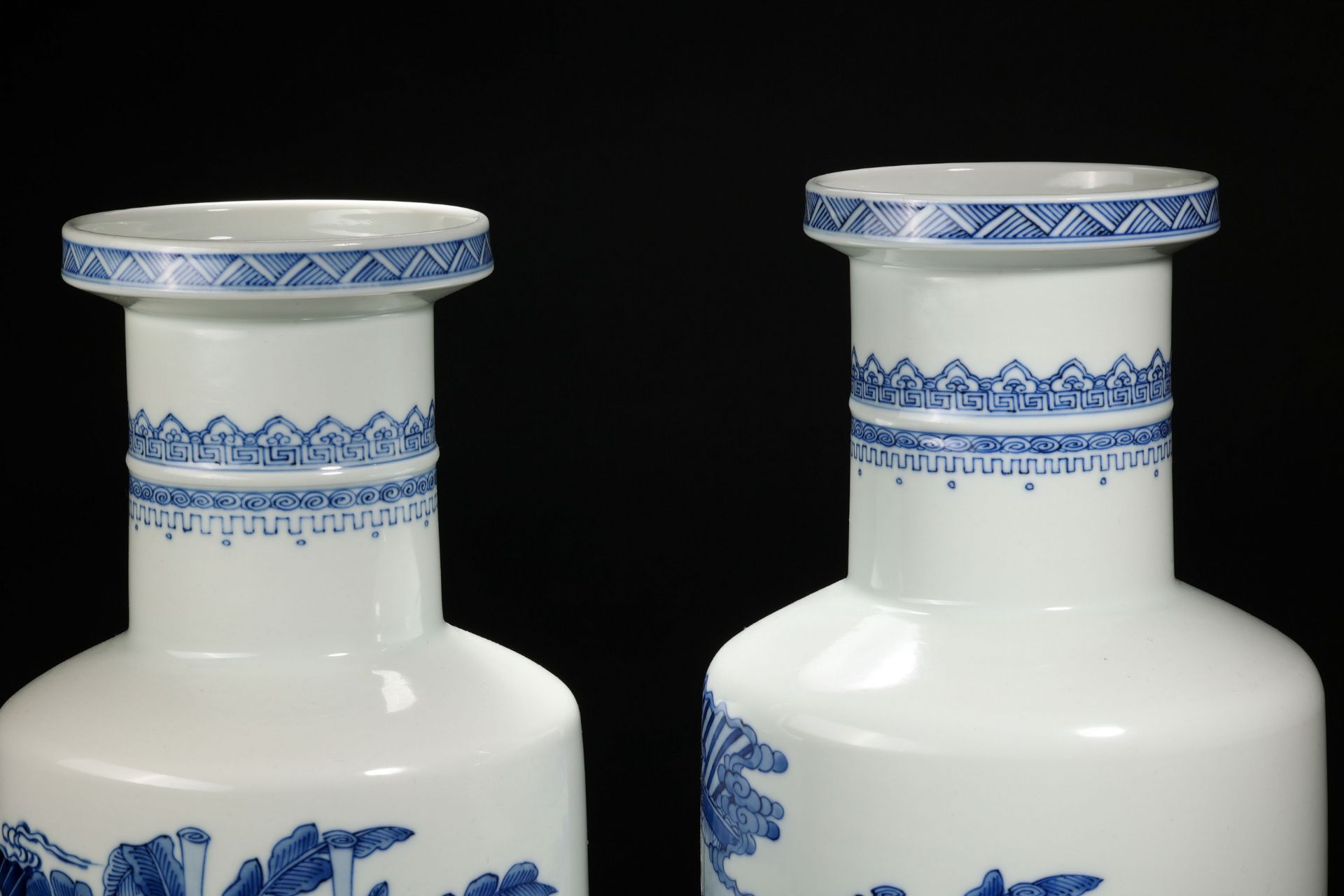 A Chinese Blue and White Figural Story Mallet Vase - Image 5 of 17