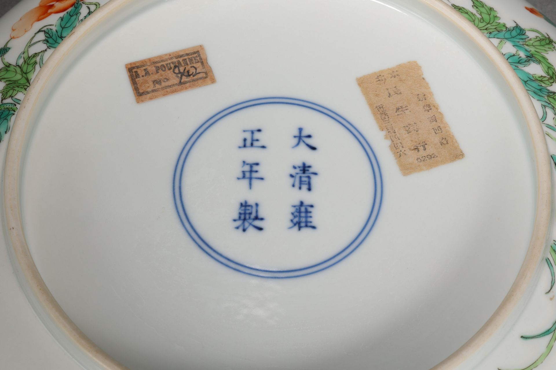 A Chinese Famille Rose Floral Saucer - Bild 8 aus 8