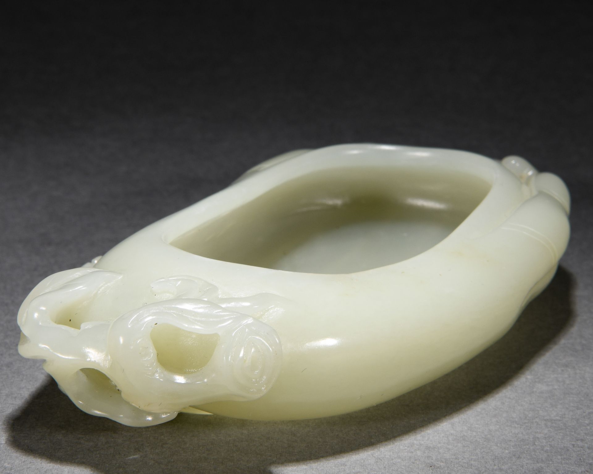 A Chinese Carved White Jade Washer - Image 5 of 7