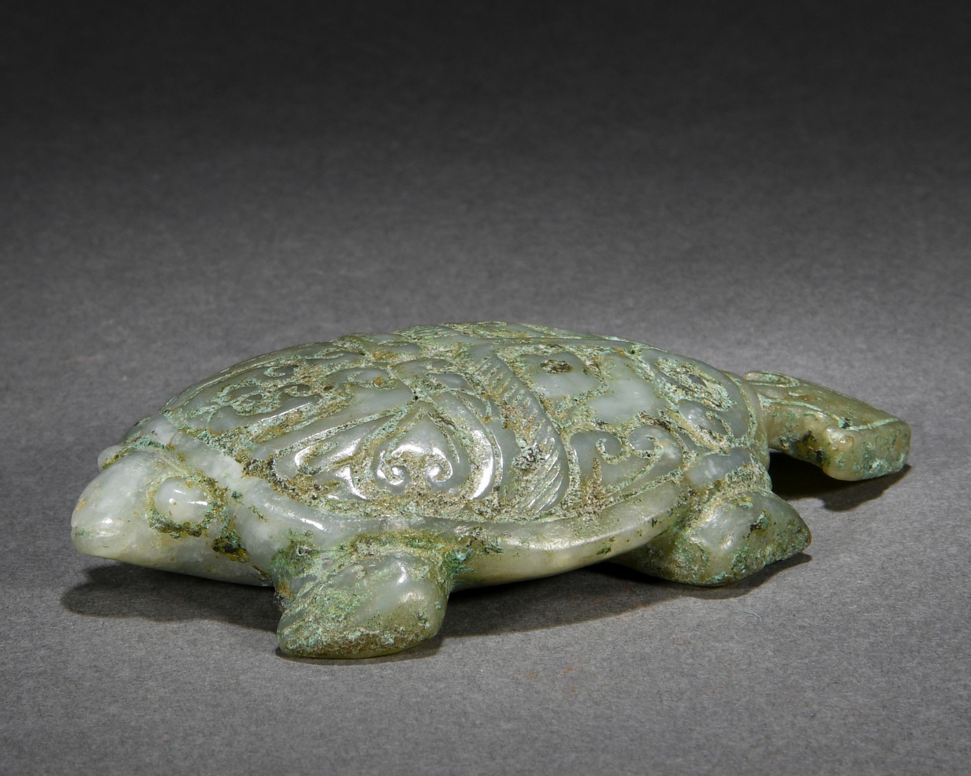 A Chinese Carved Jade Tortoise - Bild 6 aus 8