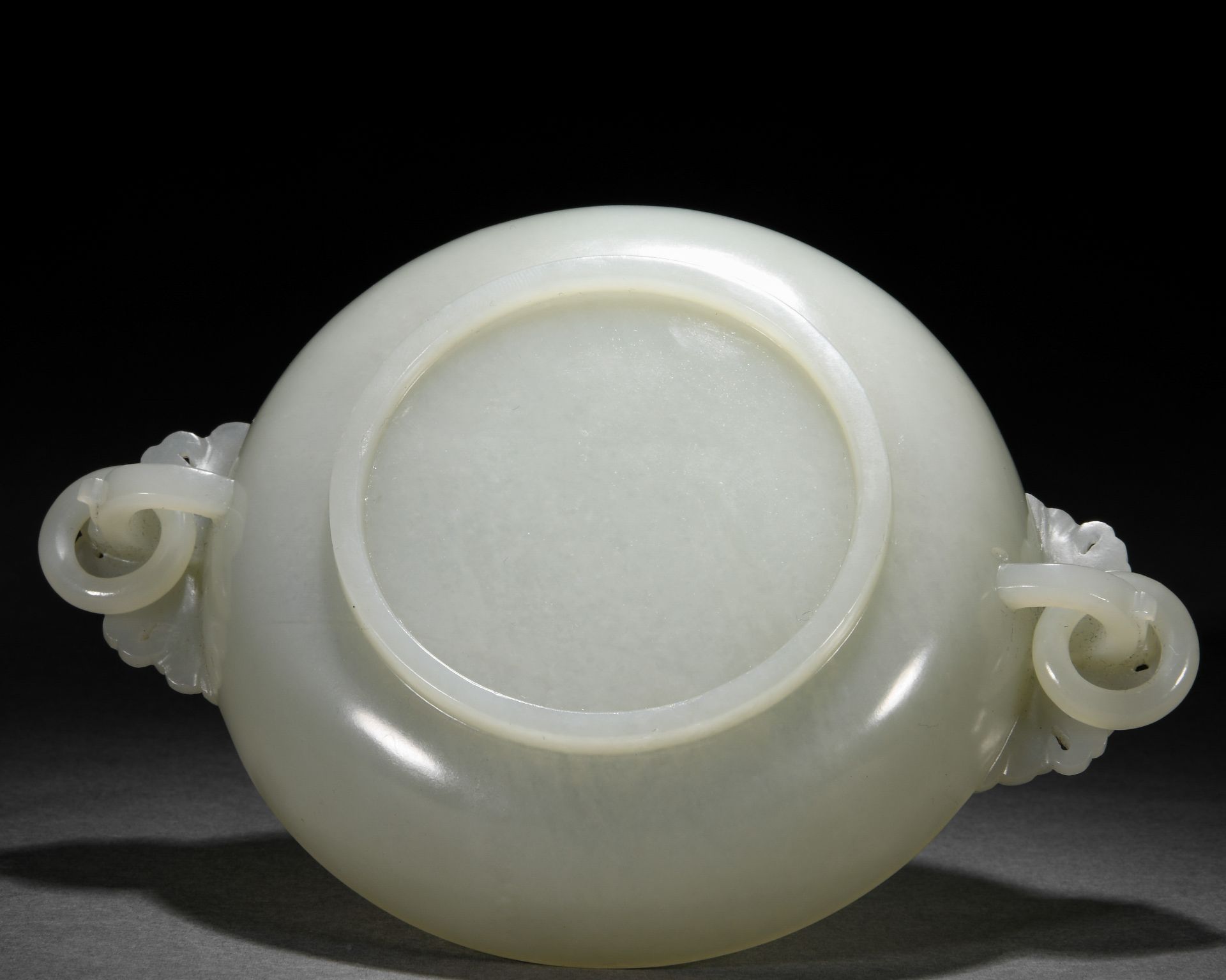 A Chinese Carved White Jade Washer with Double Handles - Bild 8 aus 8