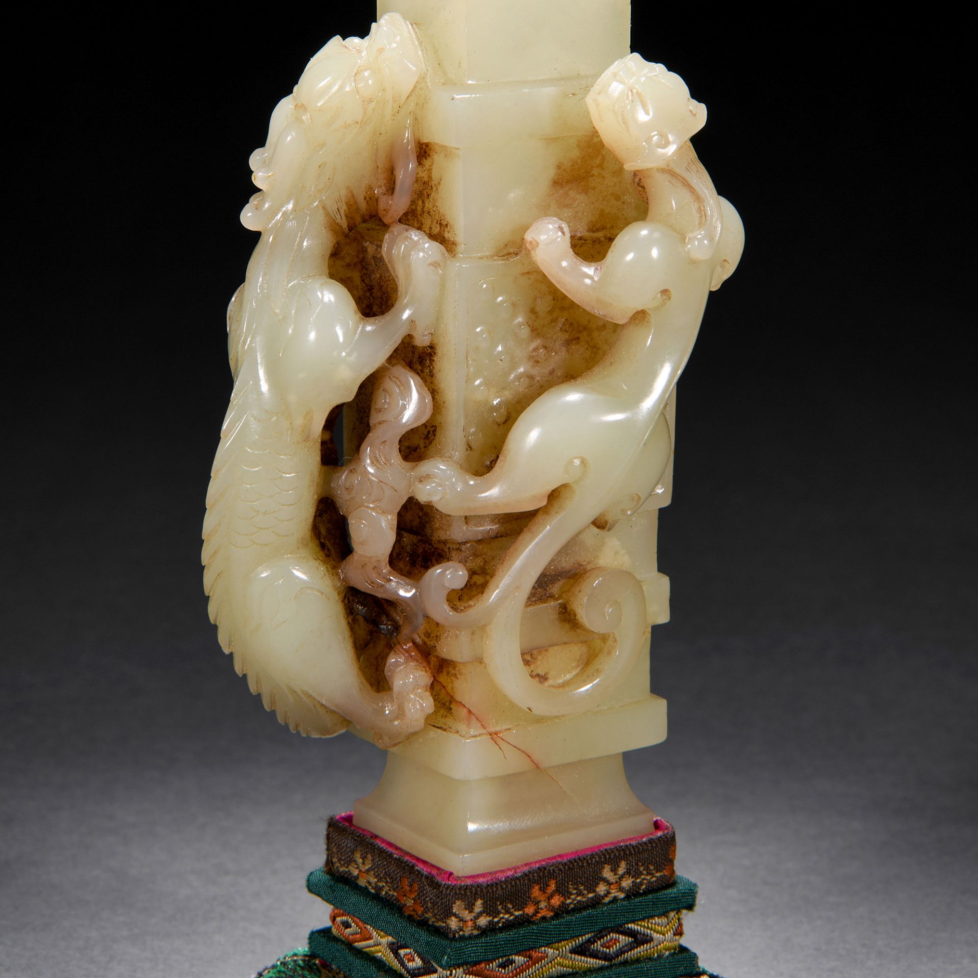 A Chinese Carved Jade Beast Decoration - Image 2 of 10