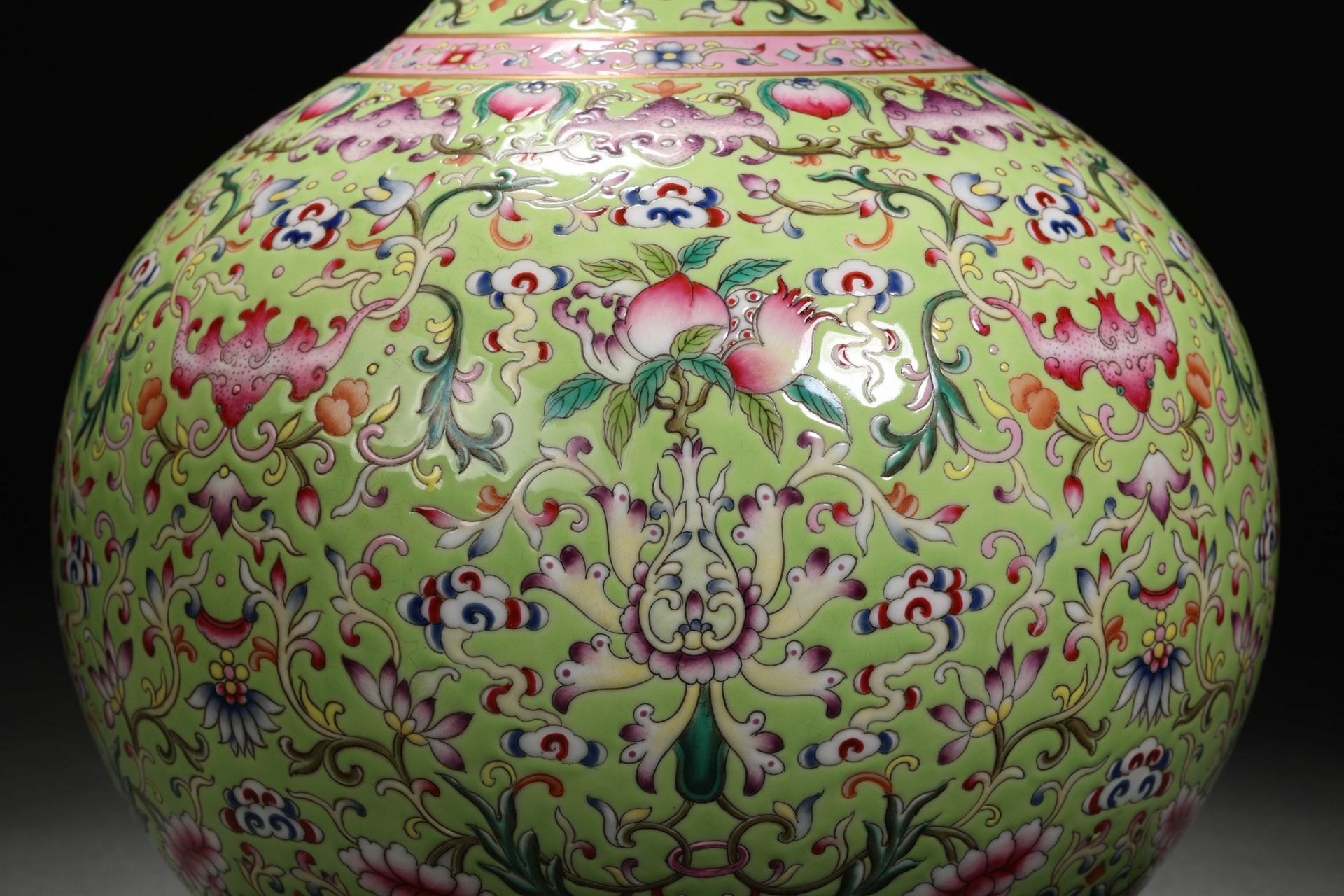 A Chinese Famille Rose Globular Vase - Bild 4 aus 13