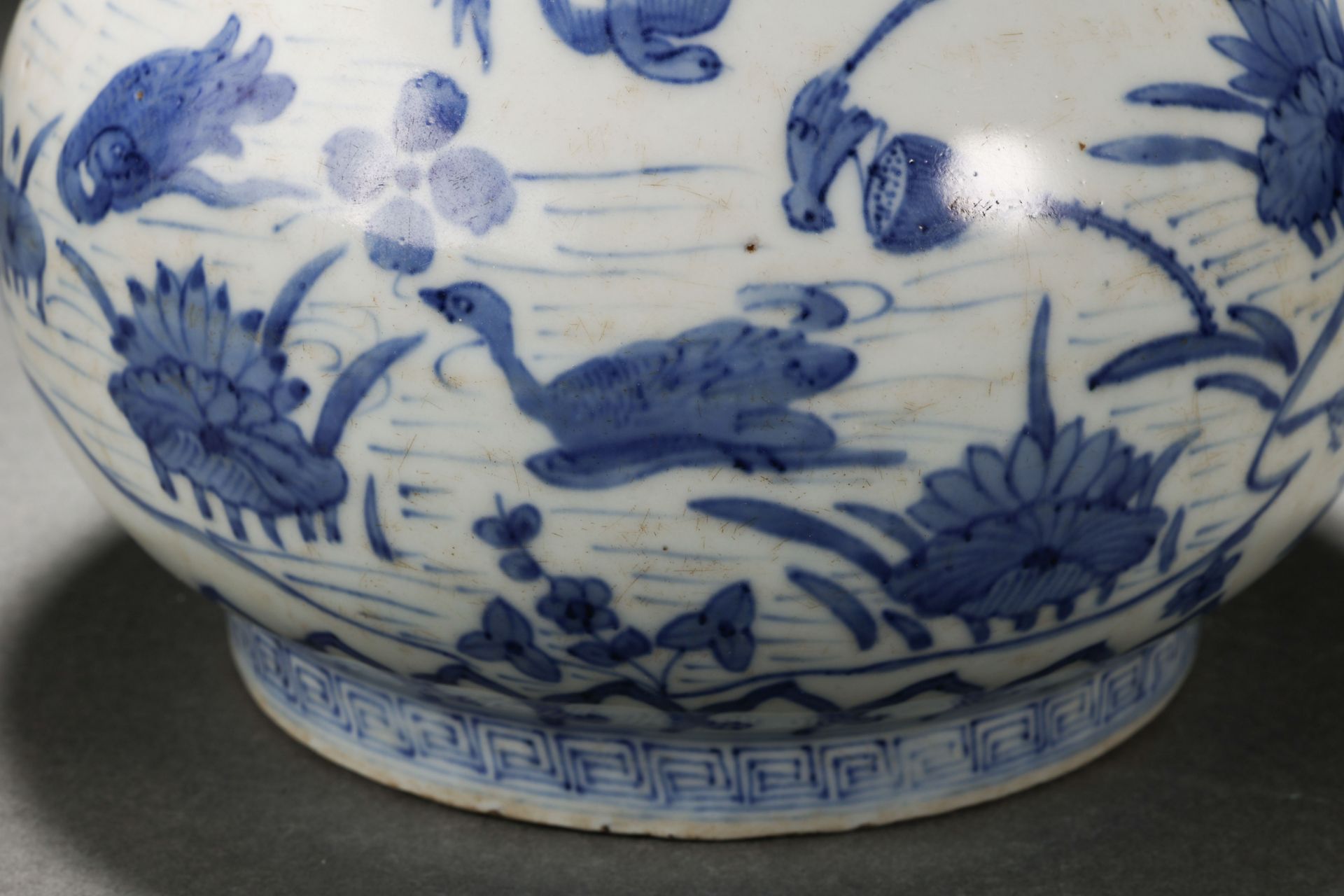 A Chinese Blue and White Garlic Head Vase - Bild 11 aus 11
