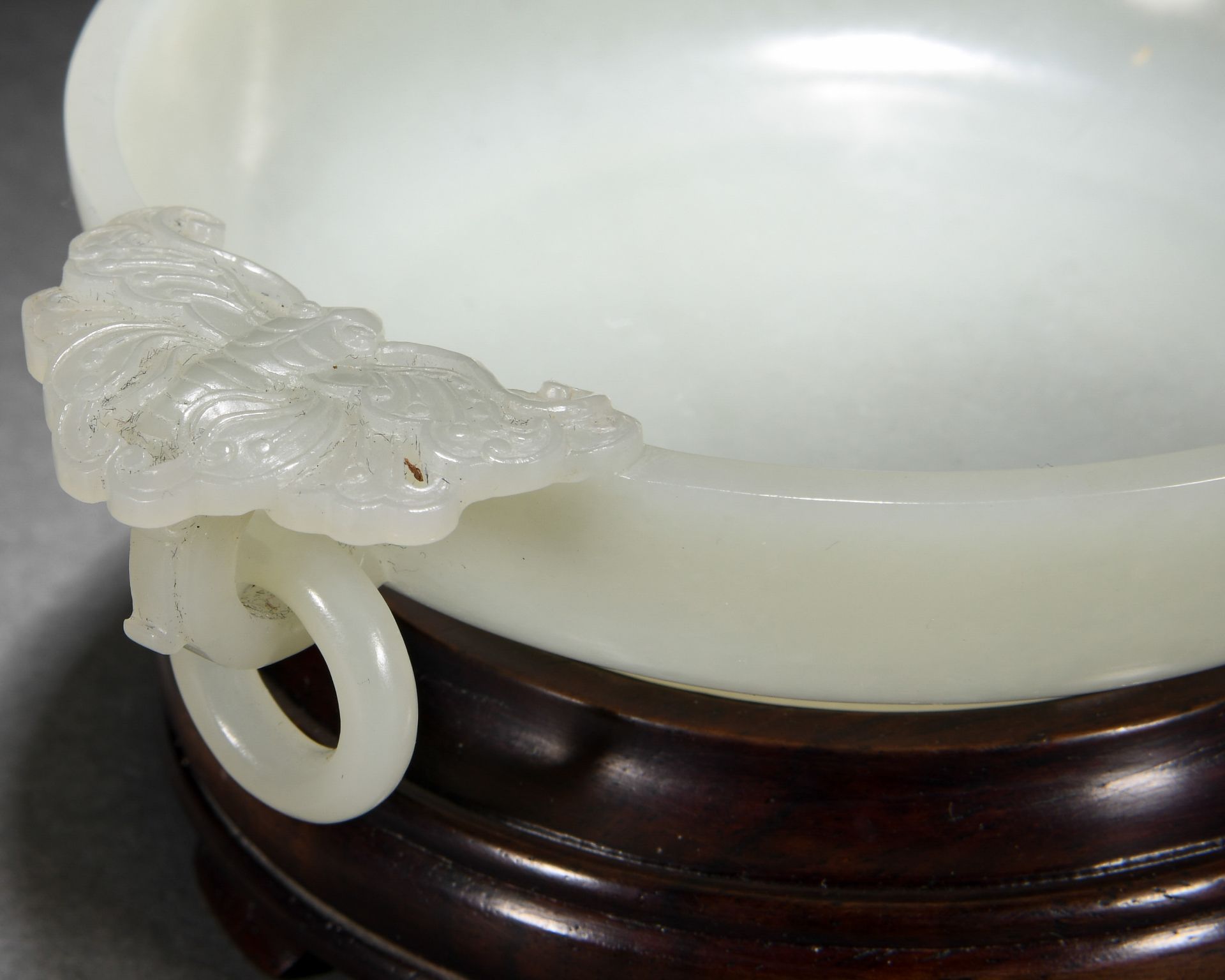 A Chinese Carved White Jade Washer with Double Handles - Image 4 of 8