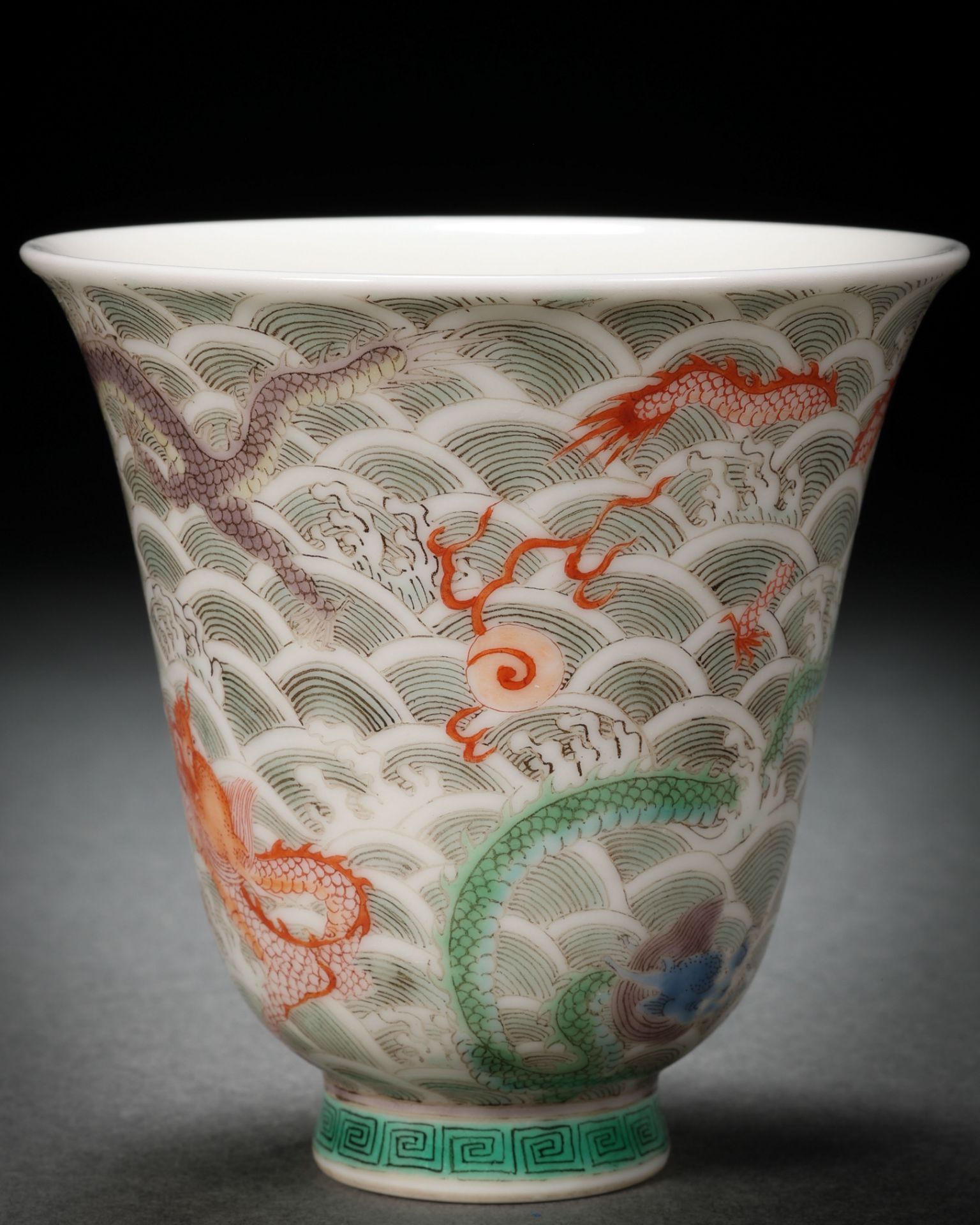 A Chinese Famille Verte Dragon Cup - Image 3 of 9