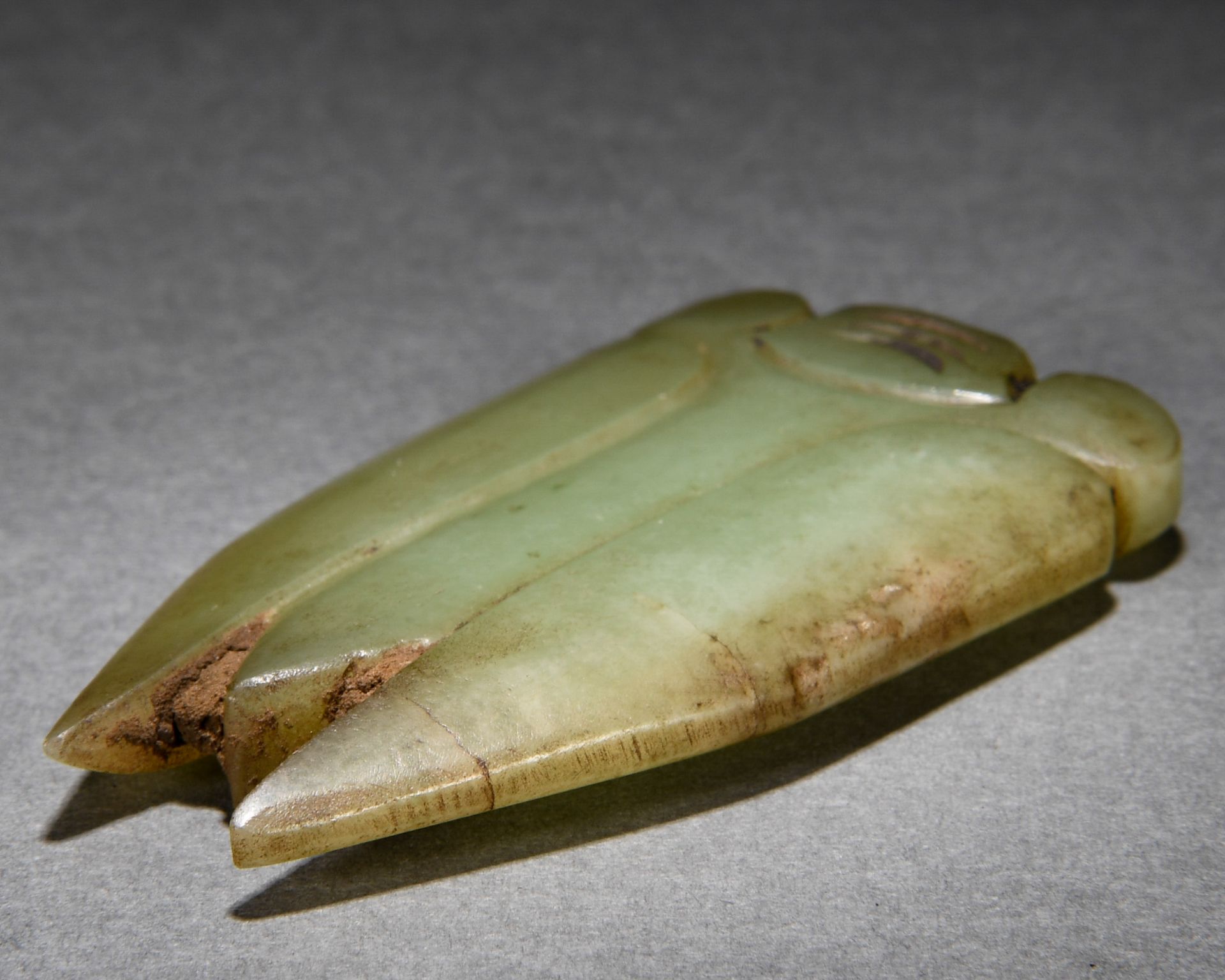 A Chinese Carved Celadon Jade Cicada - Image 5 of 7