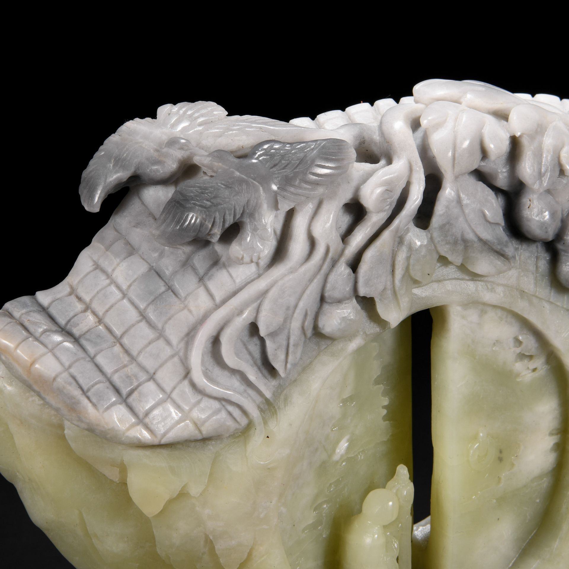 A Chinese Carved Jade Decoration - Image 5 of 8