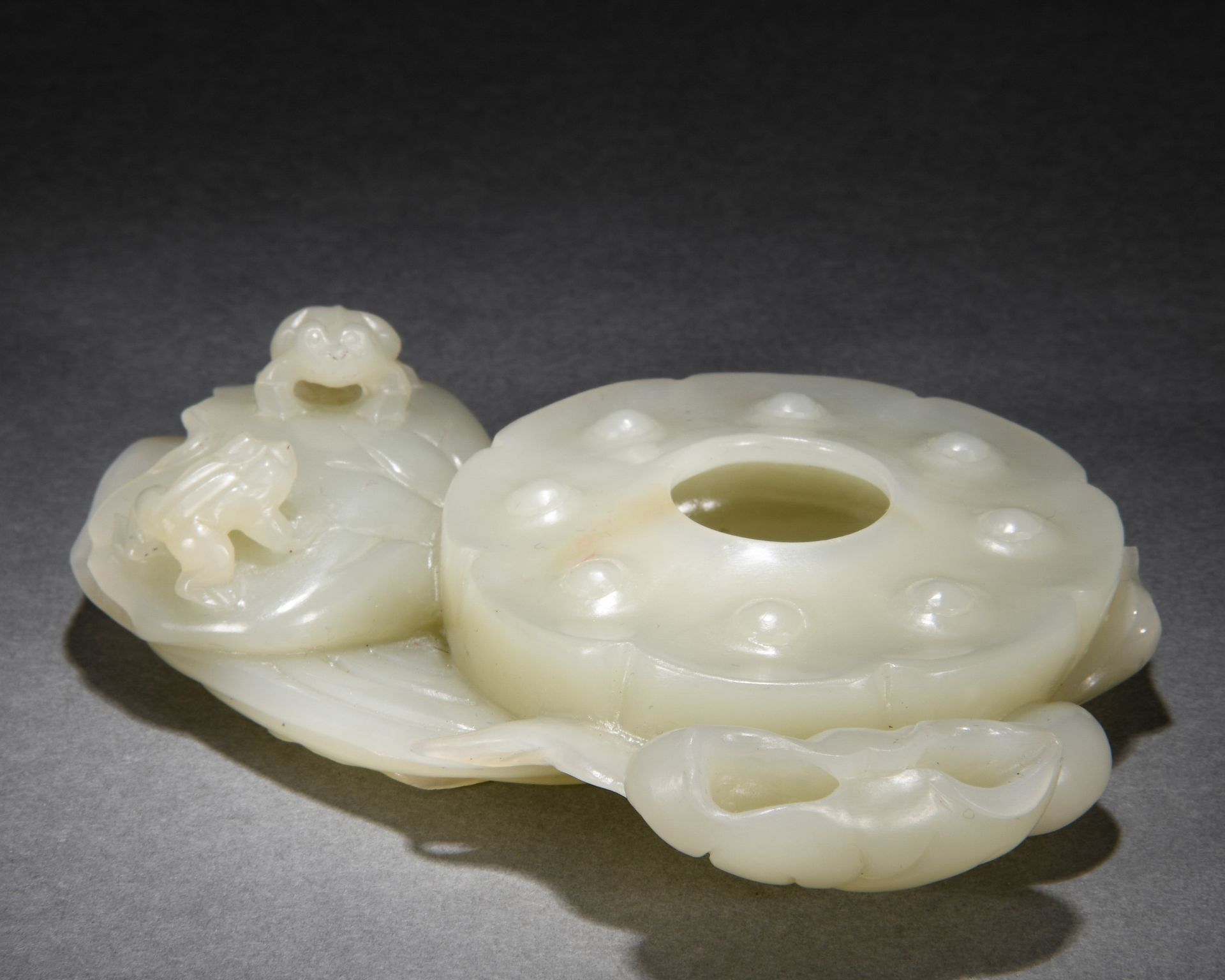 A Chinese Carved White Jade Washer - Image 5 of 8