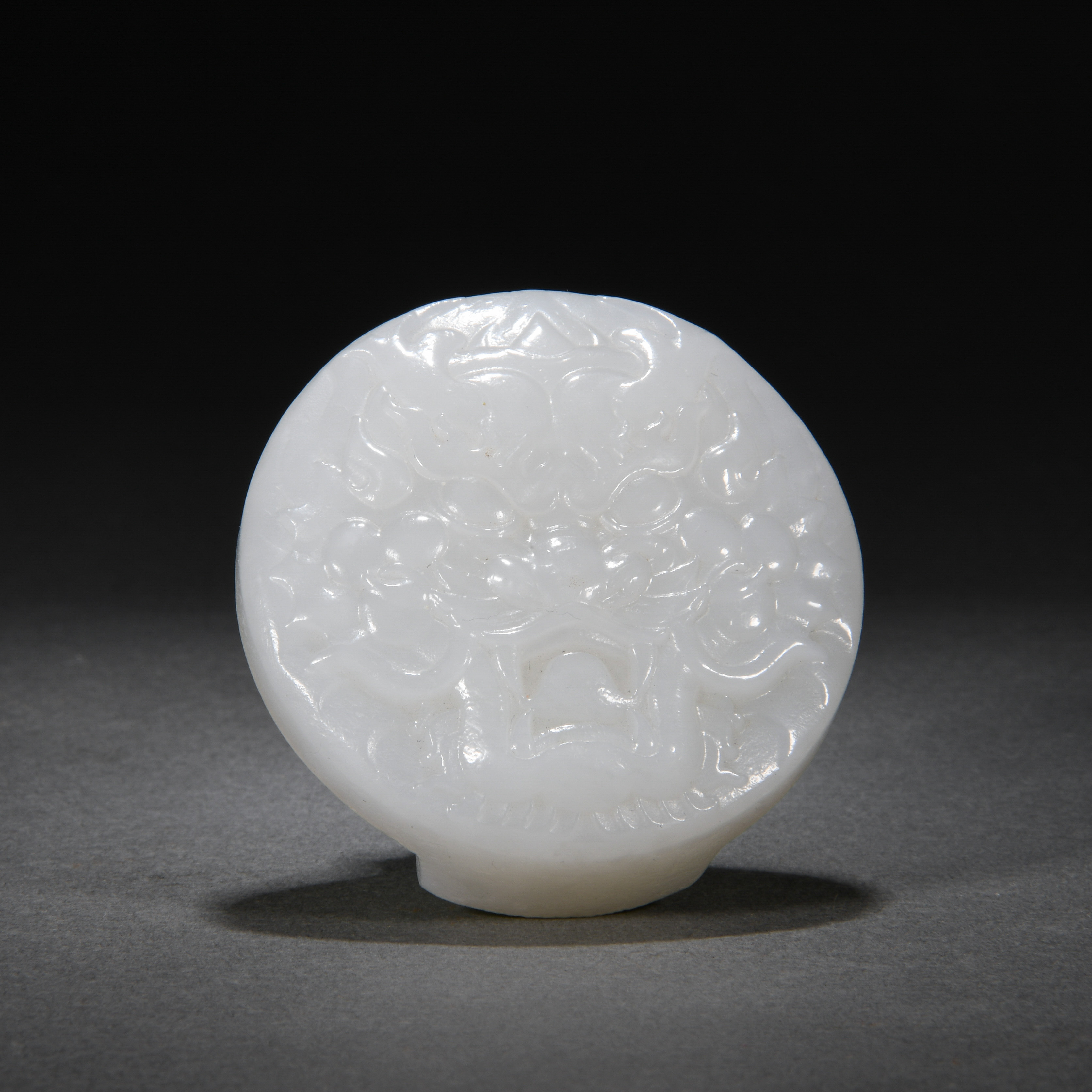 A Chinese Carved White Jade Belthook - Image 4 of 7