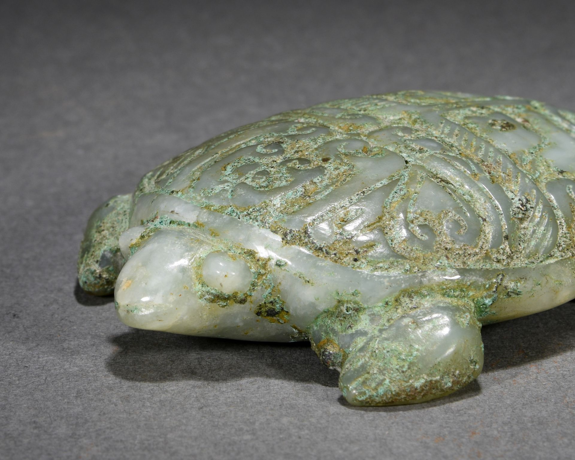 A Chinese Carved Jade Tortoise - Bild 2 aus 8